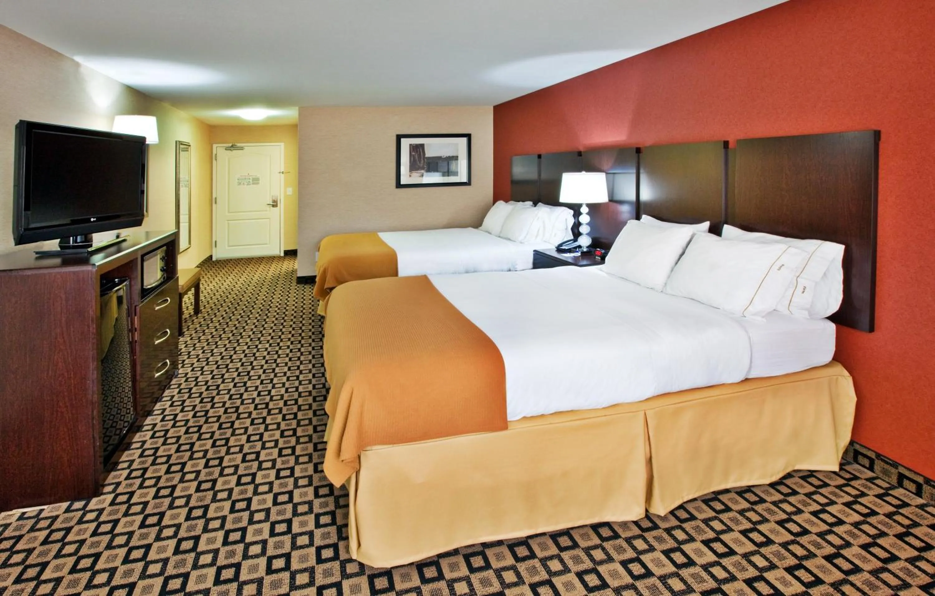 Photo of the whole room, Bed in Holiday Inn Express Hotel & Suites Crawfordsville by IHG