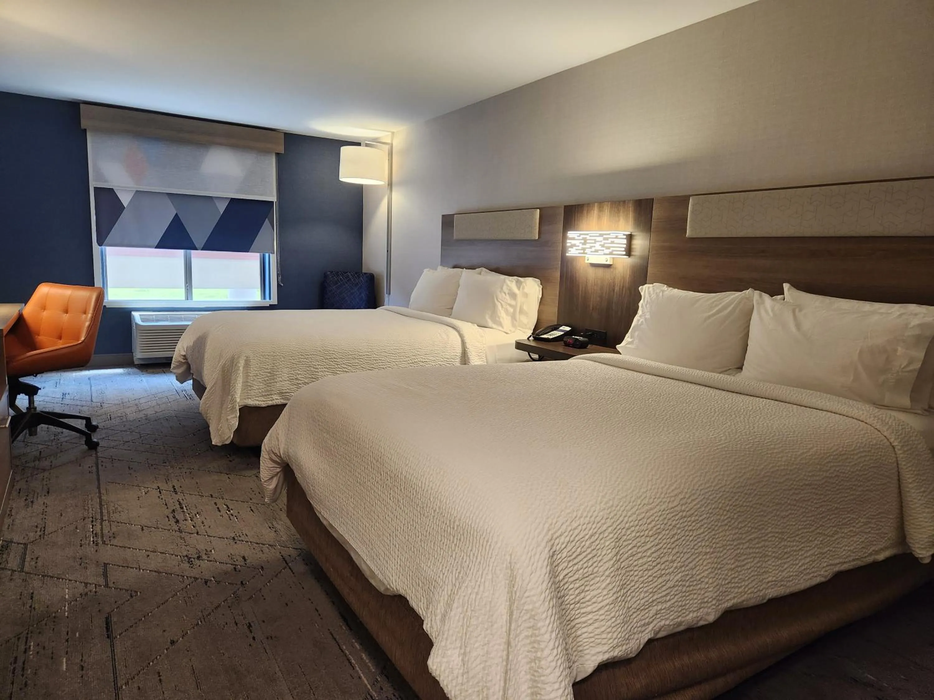 Photo of the whole room, Bed in Holiday Inn Express Hotel & Suites Crawfordsville by IHG