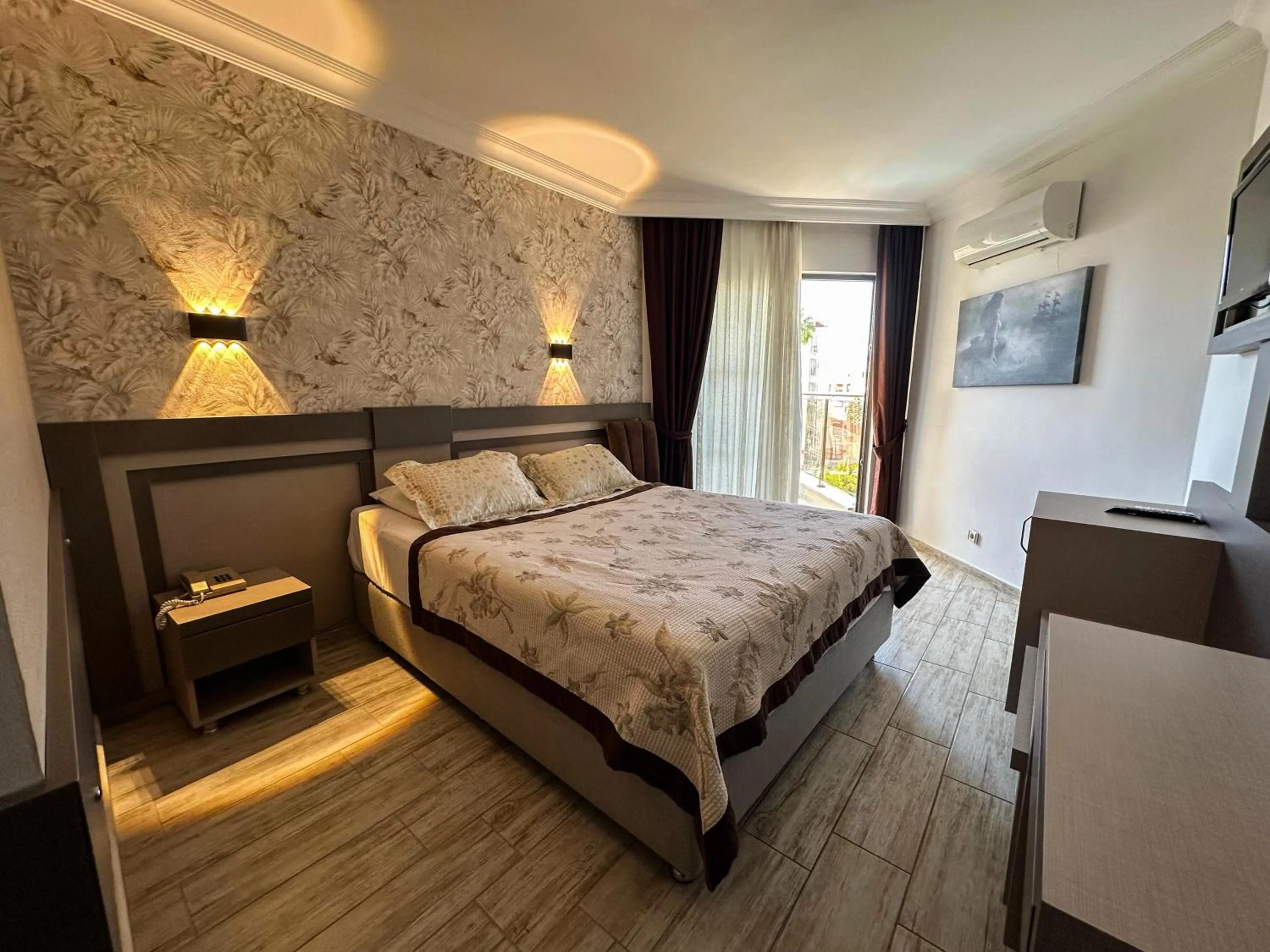 Bedroom, Bed in Monte Carlo Hotel