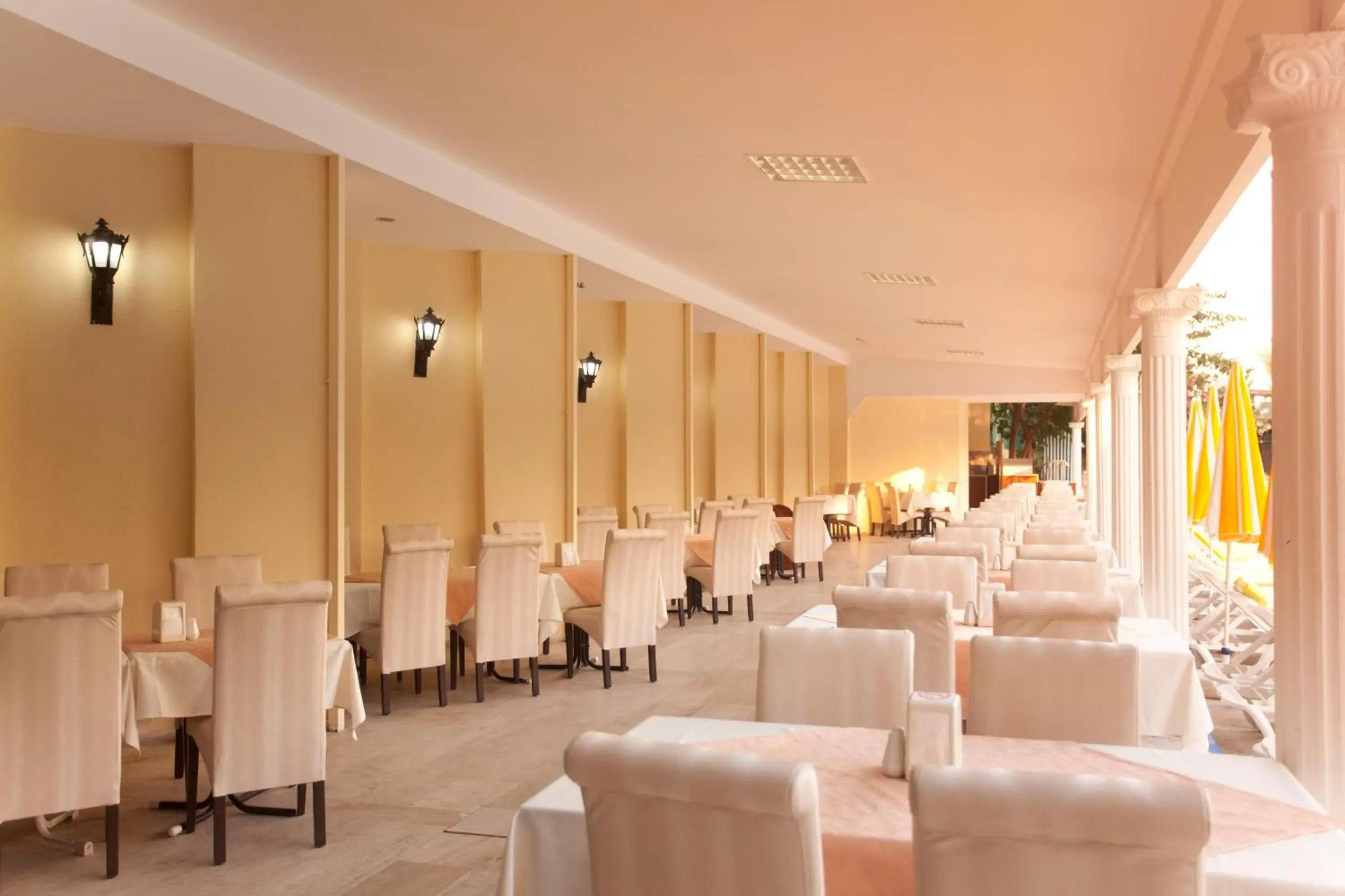 Restaurant/Places to Eat in Monte Carlo Hotel