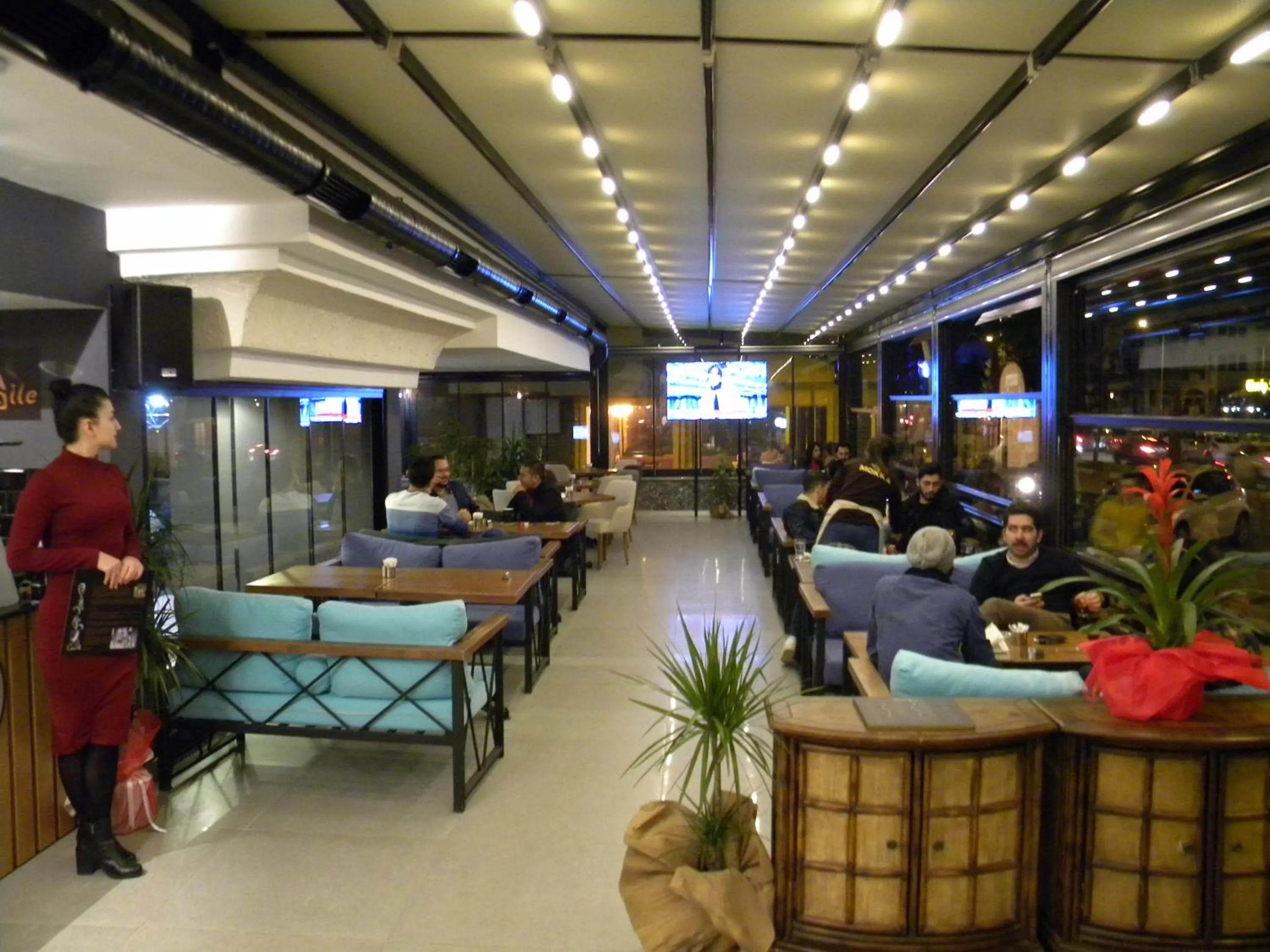 Restaurant/places to eat in Sava Hotel