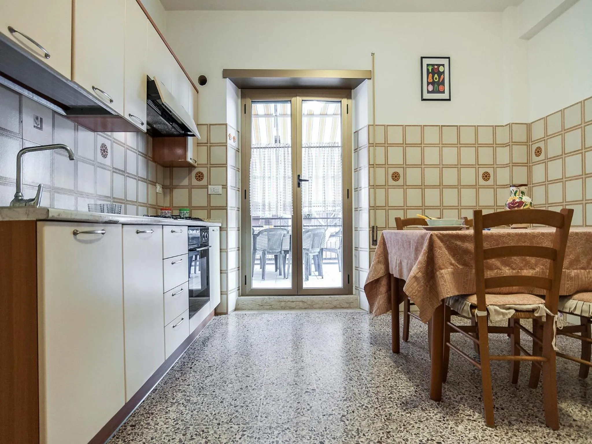 Communal kitchen in Casa Zirocco