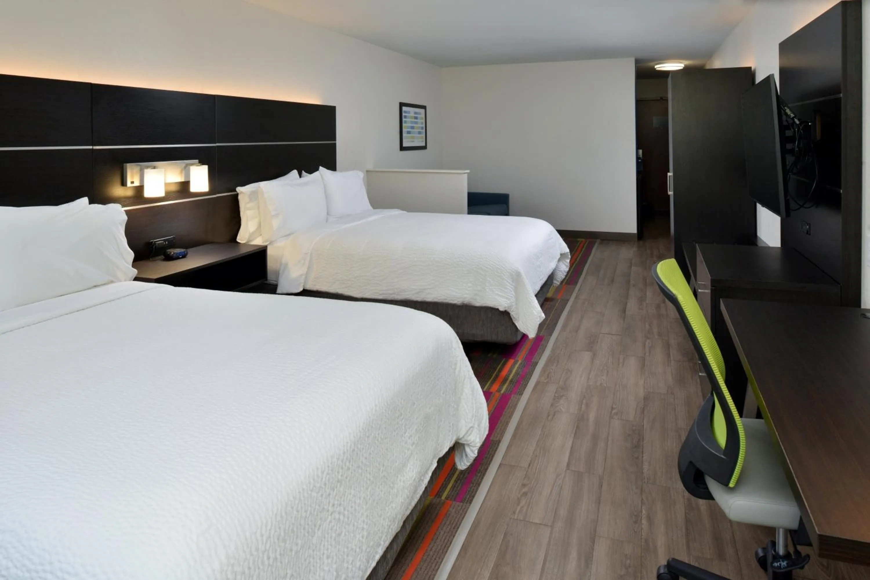 Photo of the whole room, Bed in Holiday Inn Express Hotel & Suites Carthage by IHG