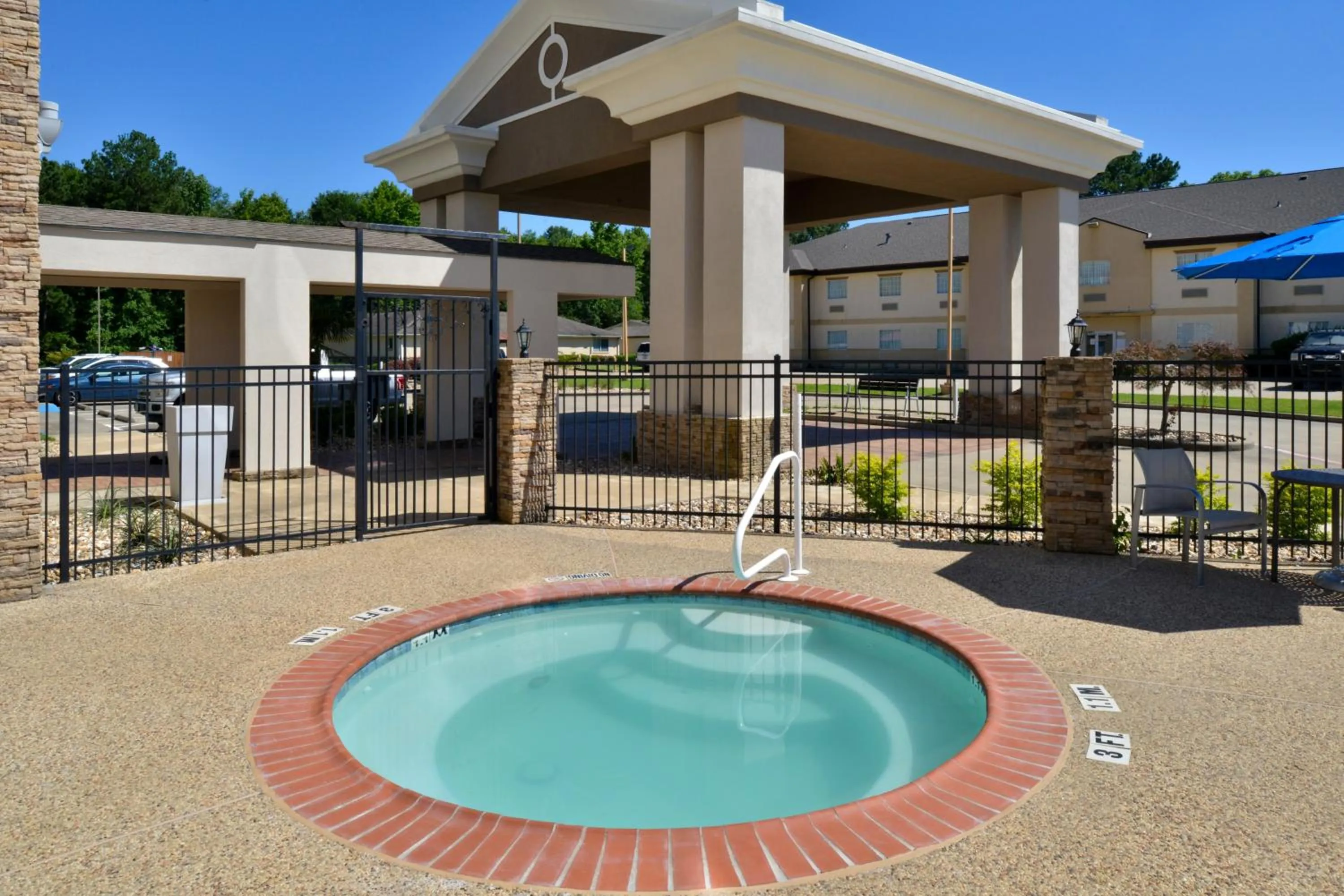 Swimming pool in Holiday Inn Express Hotel & Suites Carthage by IHG
