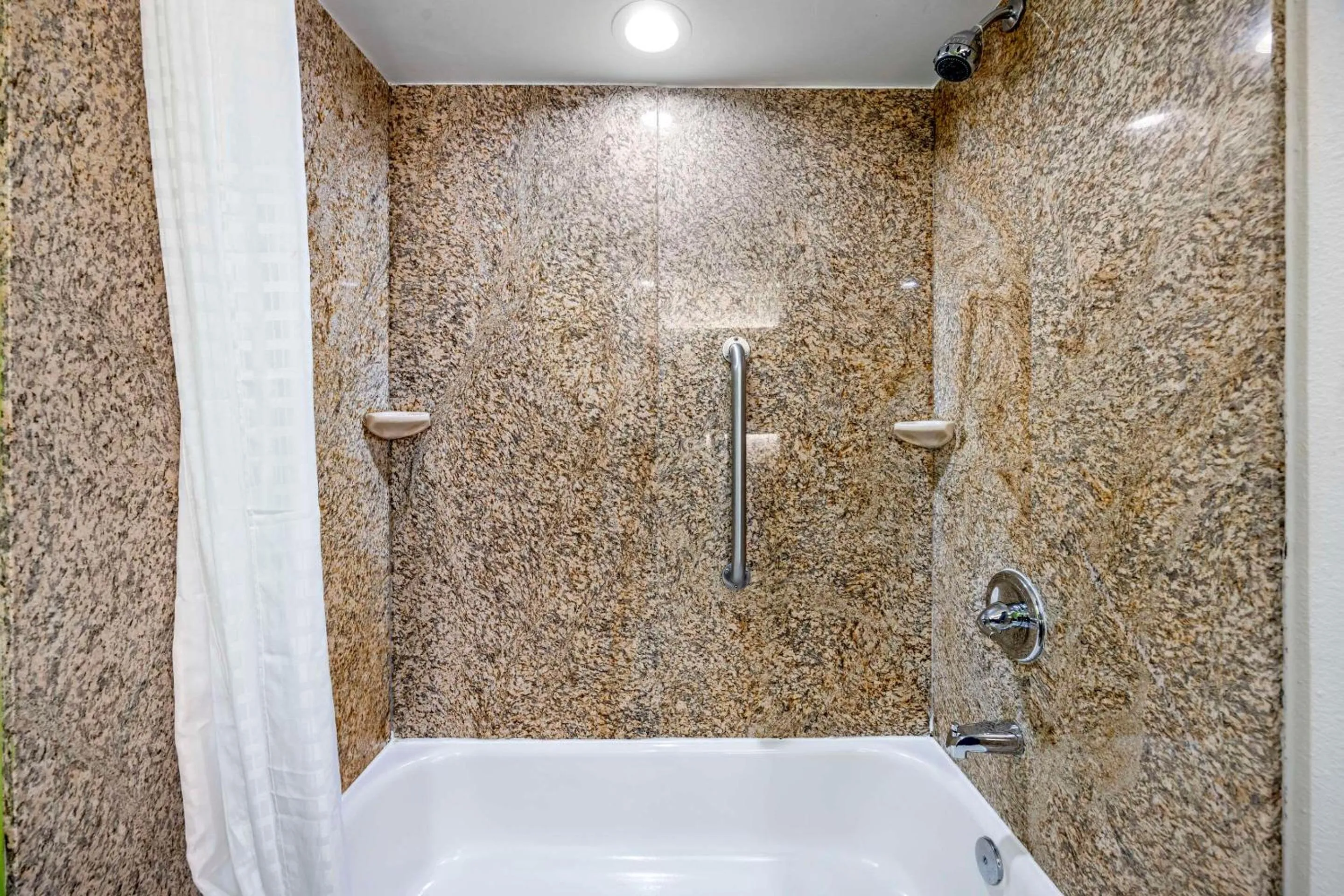 Bedroom in Quality Inn Clarksville - Exit 11