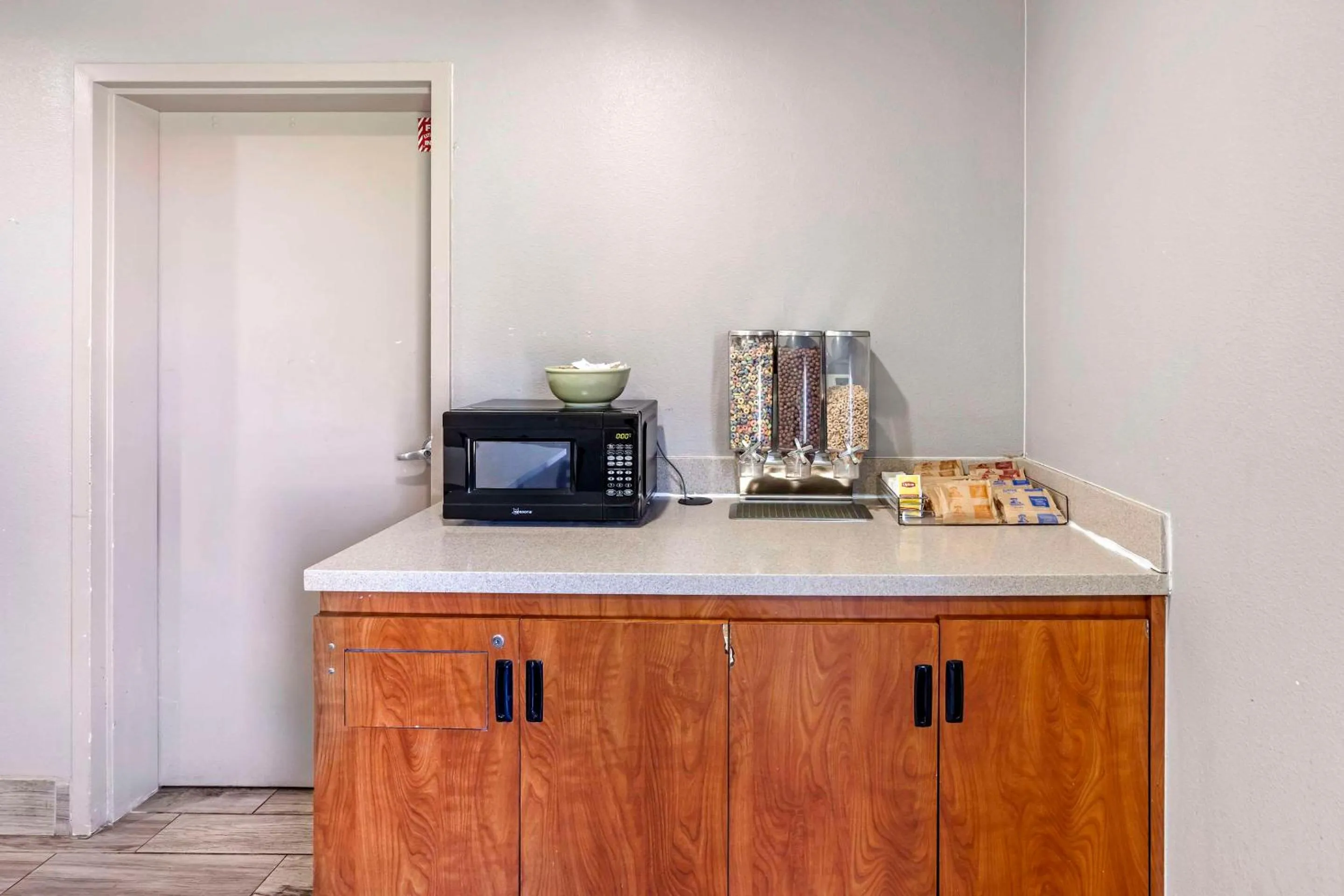 Breakfast in Quality Inn Clarksville - Exit 11