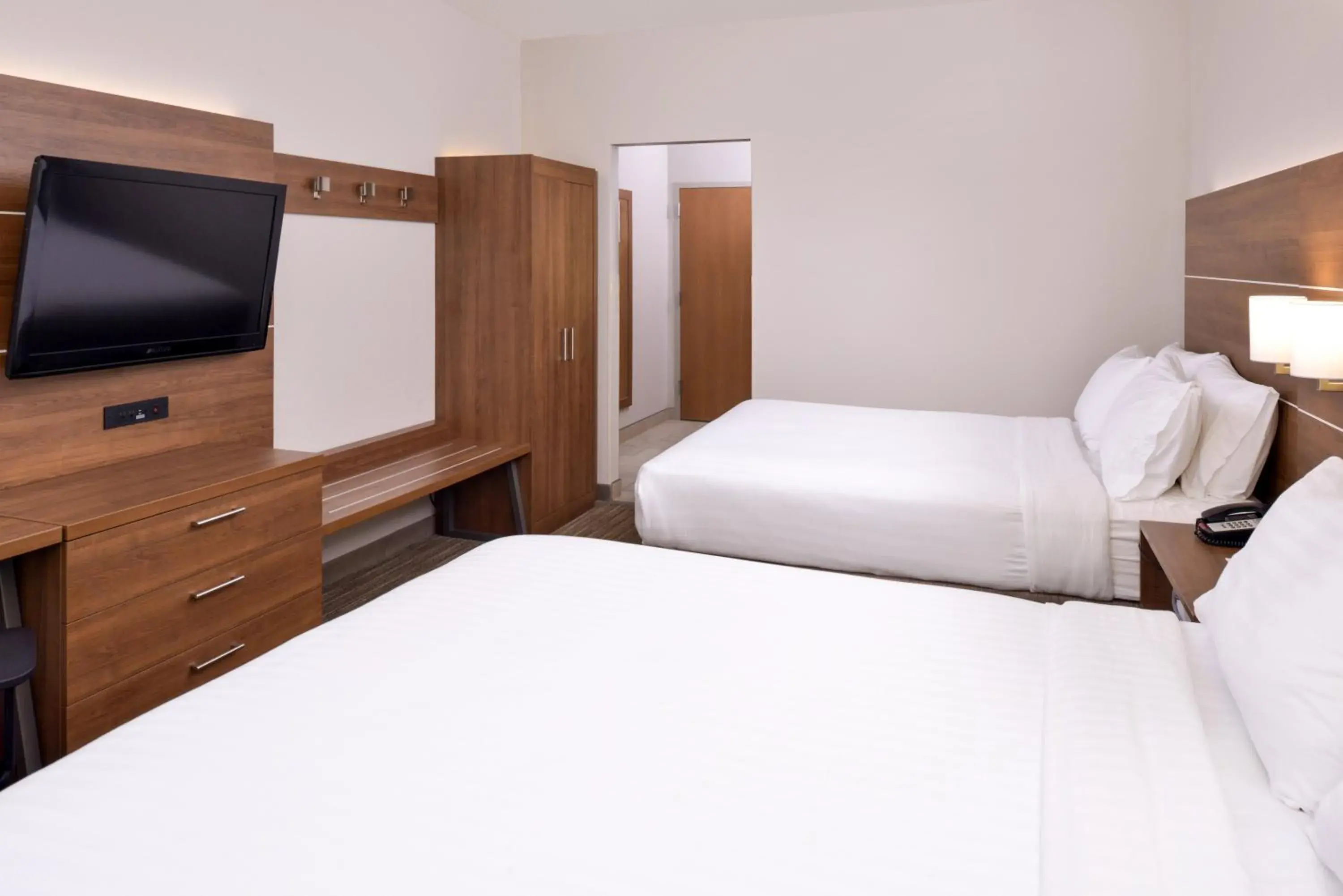 Standard Queen Room with Two Queen Beds in Holiday Inn Express & Suites Chattanooga - East Ridge by IHG Standard Queen Room with Two Queen Beds in Holiday Inn Express & Suites Chattanooga - East Ridge by IHG