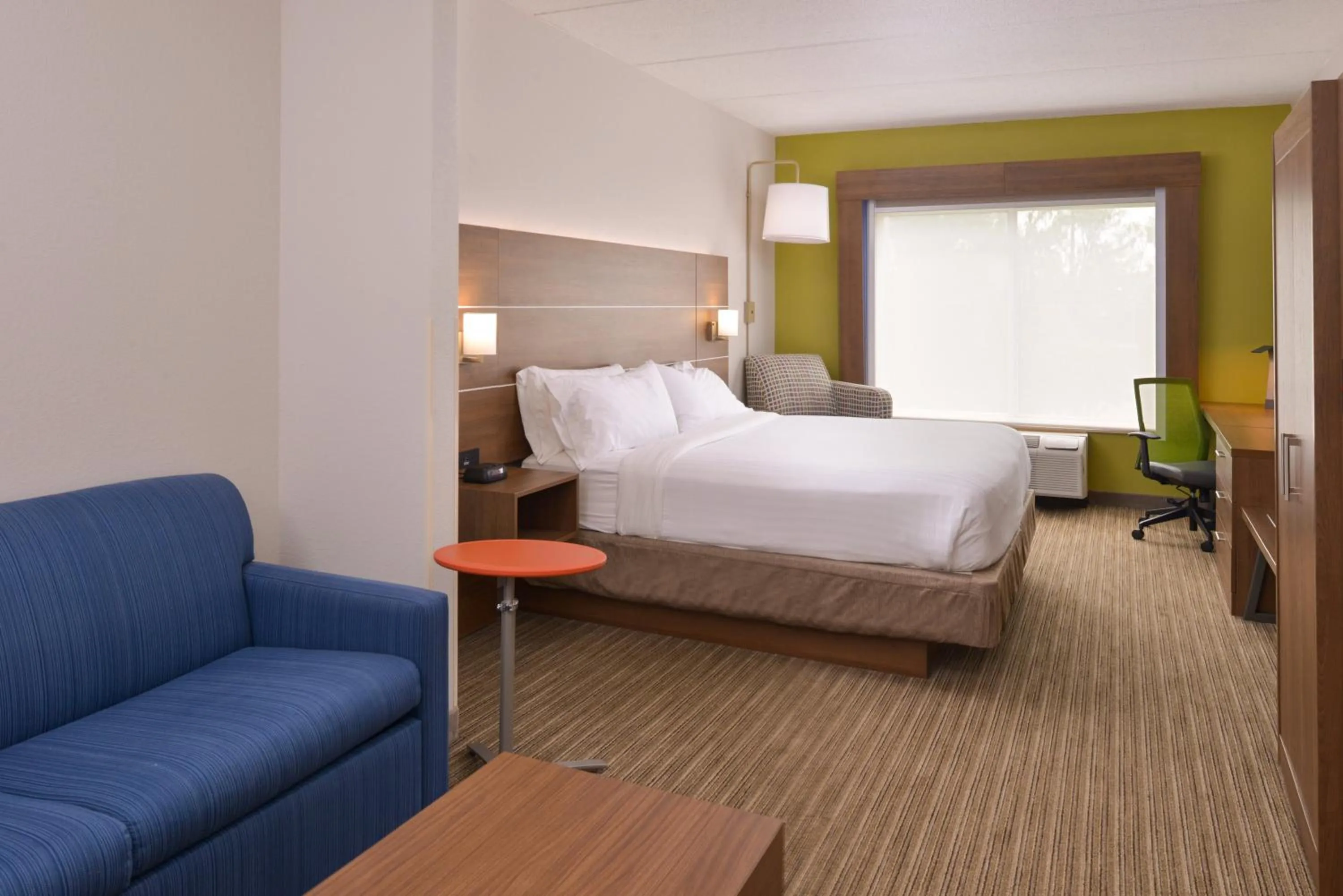 Photo of the whole room, Bed in Holiday Inn Express & Suites Chattanooga - East Ridge by IHG