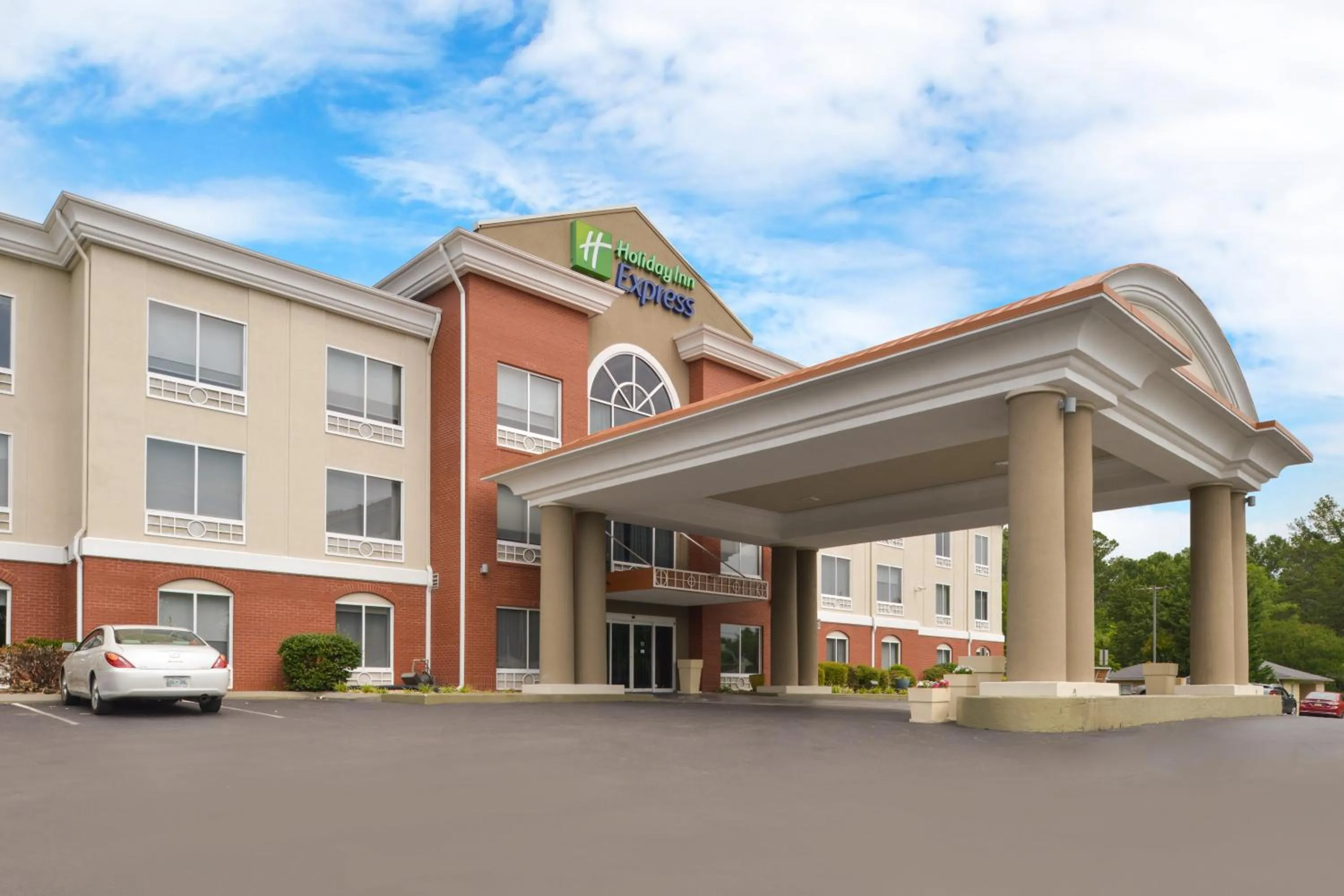 Property building in Holiday Inn Express & Suites Chattanooga - East Ridge by IHG