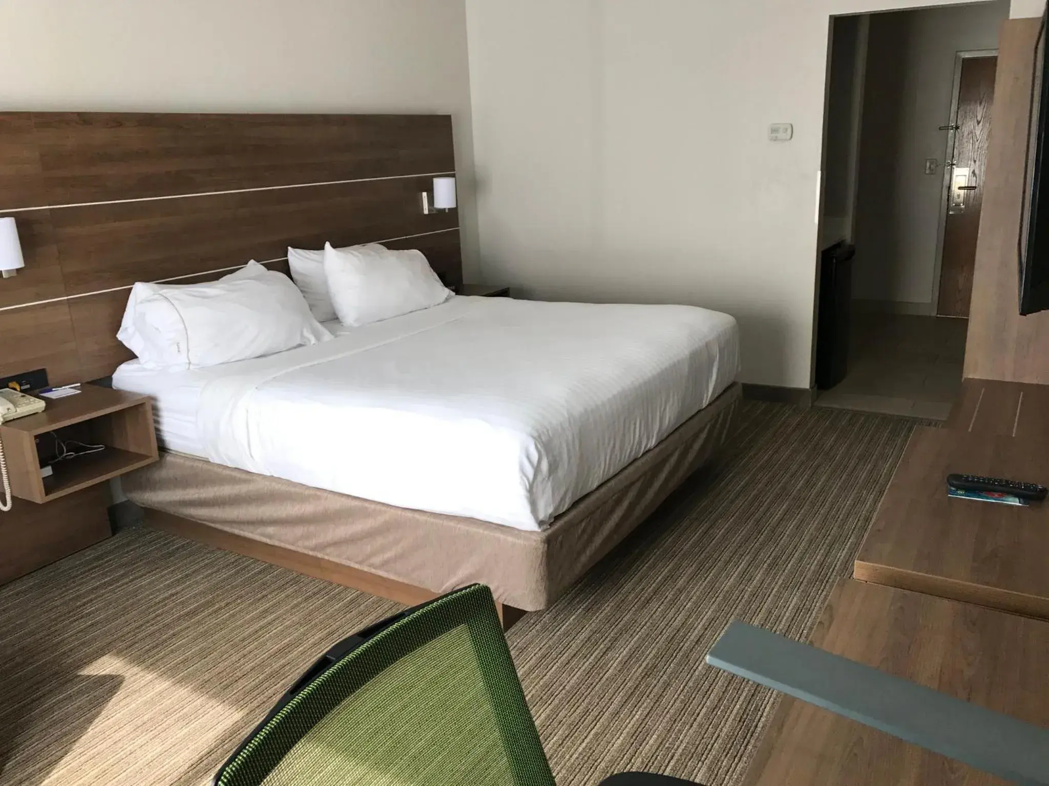 Photo of the whole room, Bed in Holiday Inn Express & Suites Chattanooga - East Ridge by IHG Photo of the whole room, Bed in Holiday Inn Express & Suites Chattanooga - East Ridge by IHG