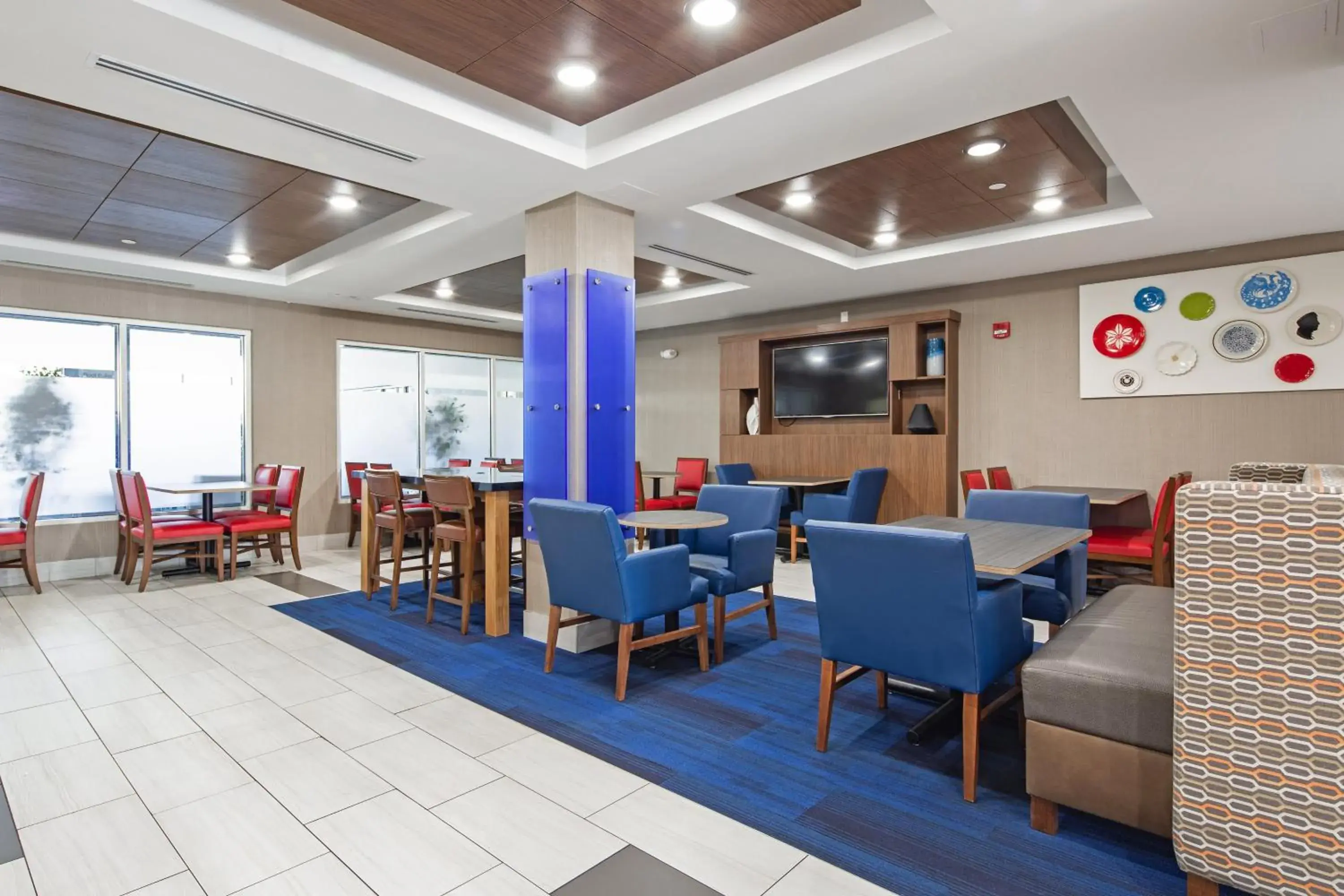 Property building in Holiday Inn Express & Suites Chattanooga - East Ridge by IHG Property building in Holiday Inn Express & Suites Chattanooga - East Ridge by IHG