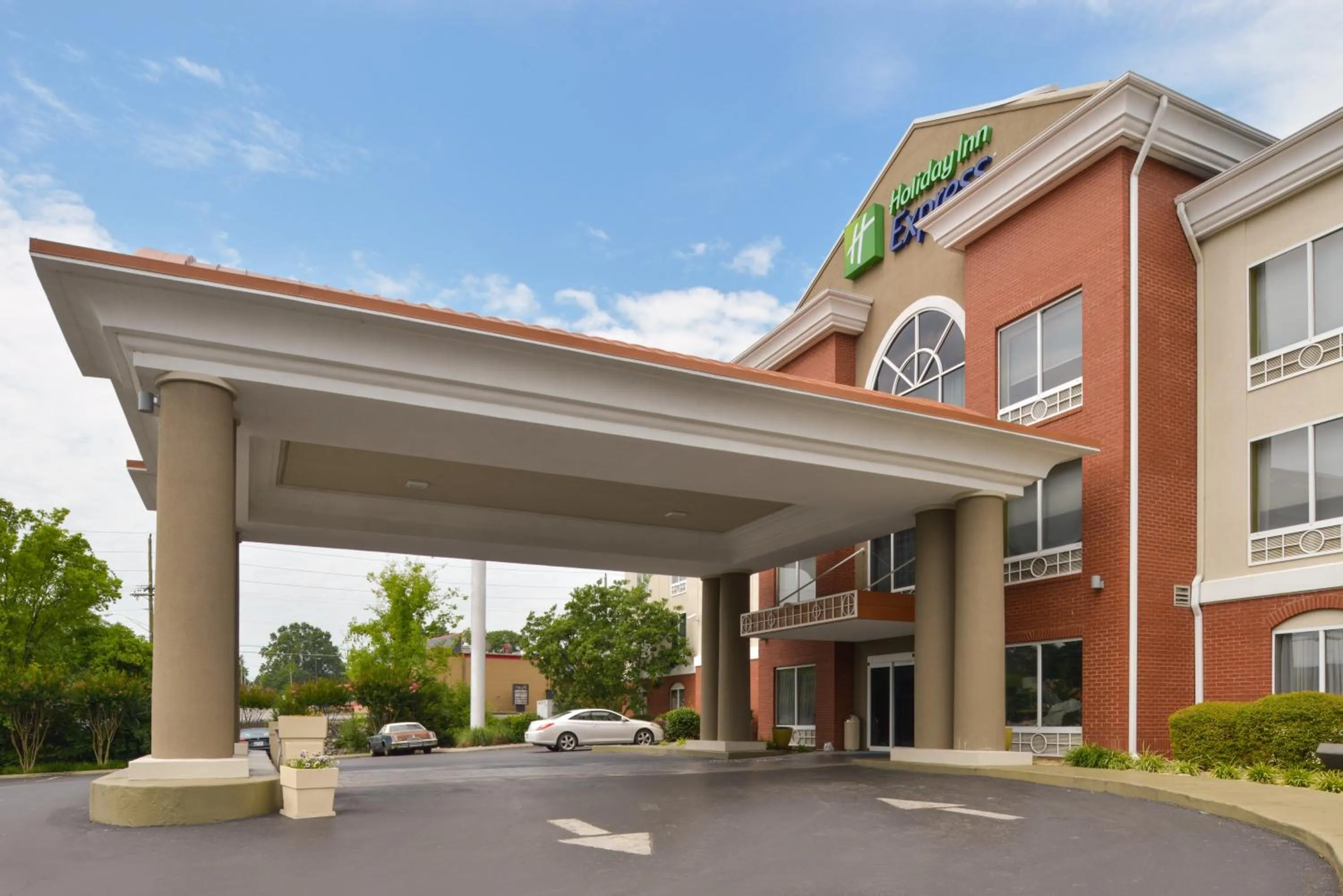 Property building in Holiday Inn Express & Suites Chattanooga - East Ridge by IHG