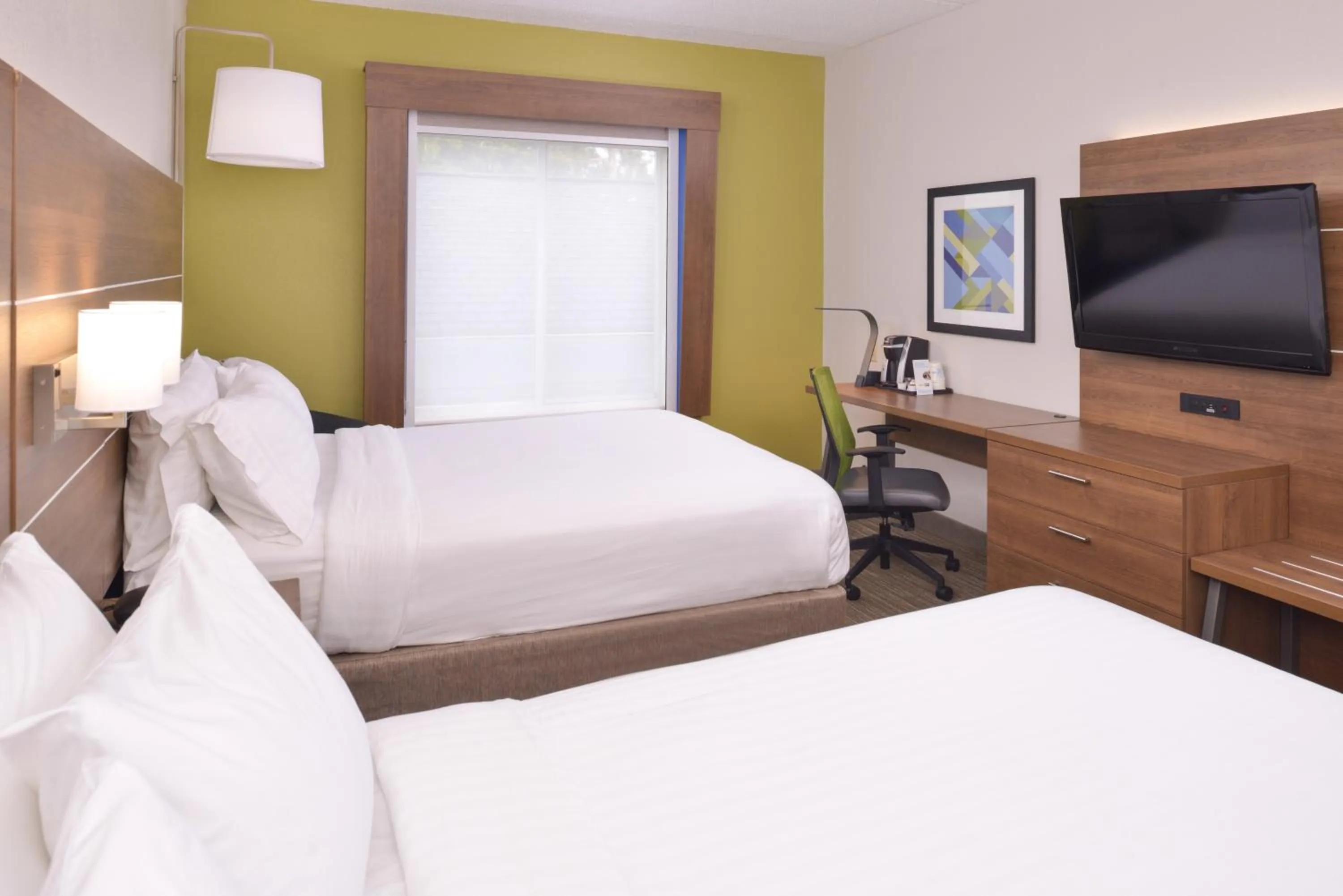 Photo of the whole room, Bed in Holiday Inn Express & Suites Chattanooga - East Ridge by IHG