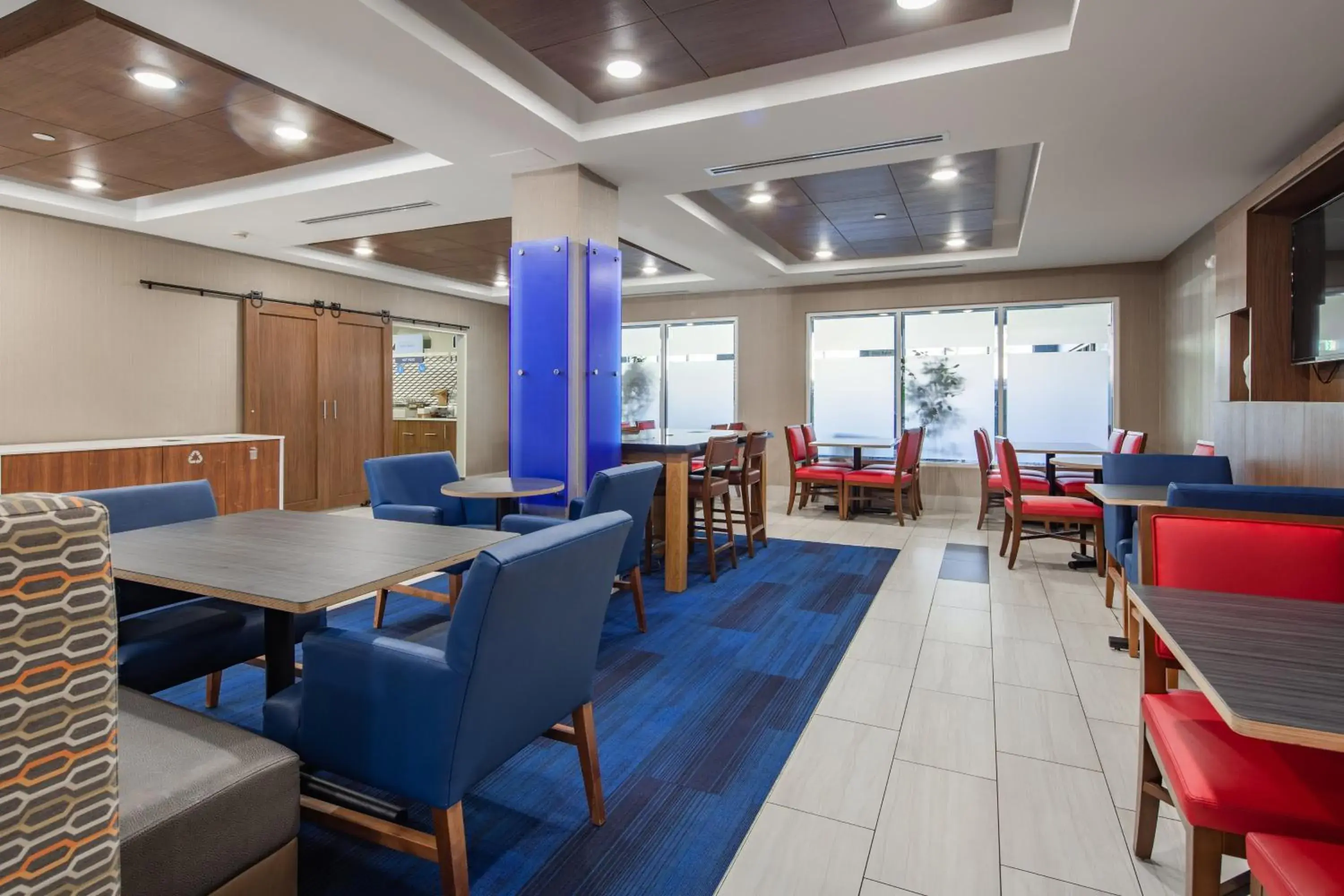 Property building in Holiday Inn Express & Suites Chattanooga - East Ridge by IHG Property building in Holiday Inn Express & Suites Chattanooga - East Ridge by IHG