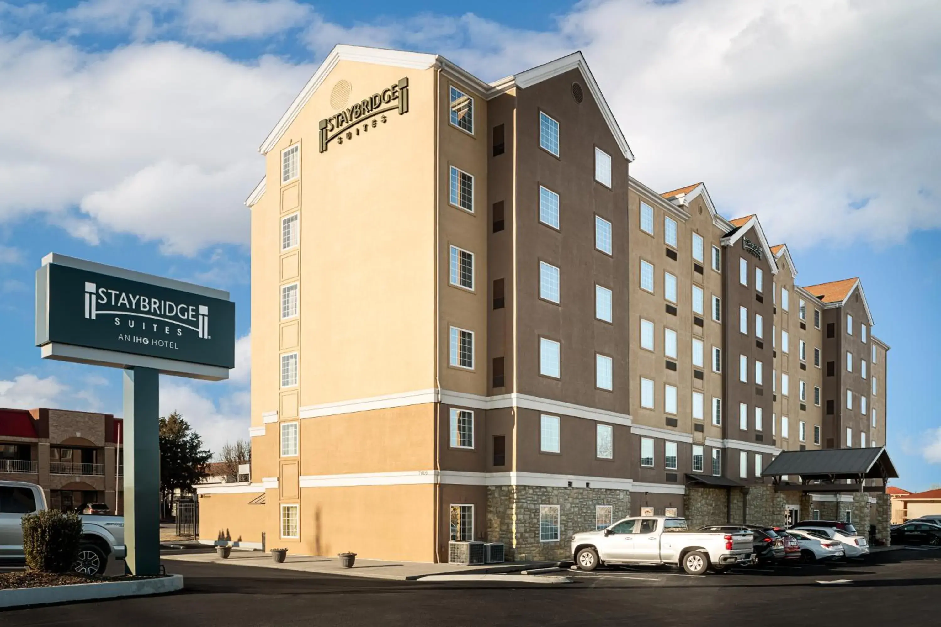 Property building in Staybridge Suites Chattanooga-Hamilton Place by IHG Property building in Staybridge Suites Chattanooga-Hamilton Place by IHG