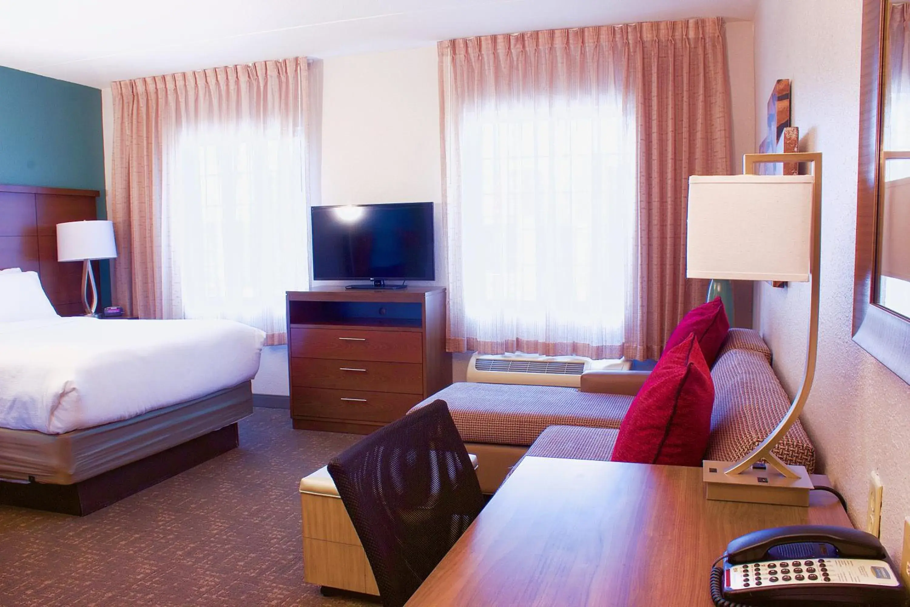 Bed in Staybridge Suites Chattanooga-Hamilton Place by IHG Bed in Staybridge Suites Chattanooga-Hamilton Place by IHG