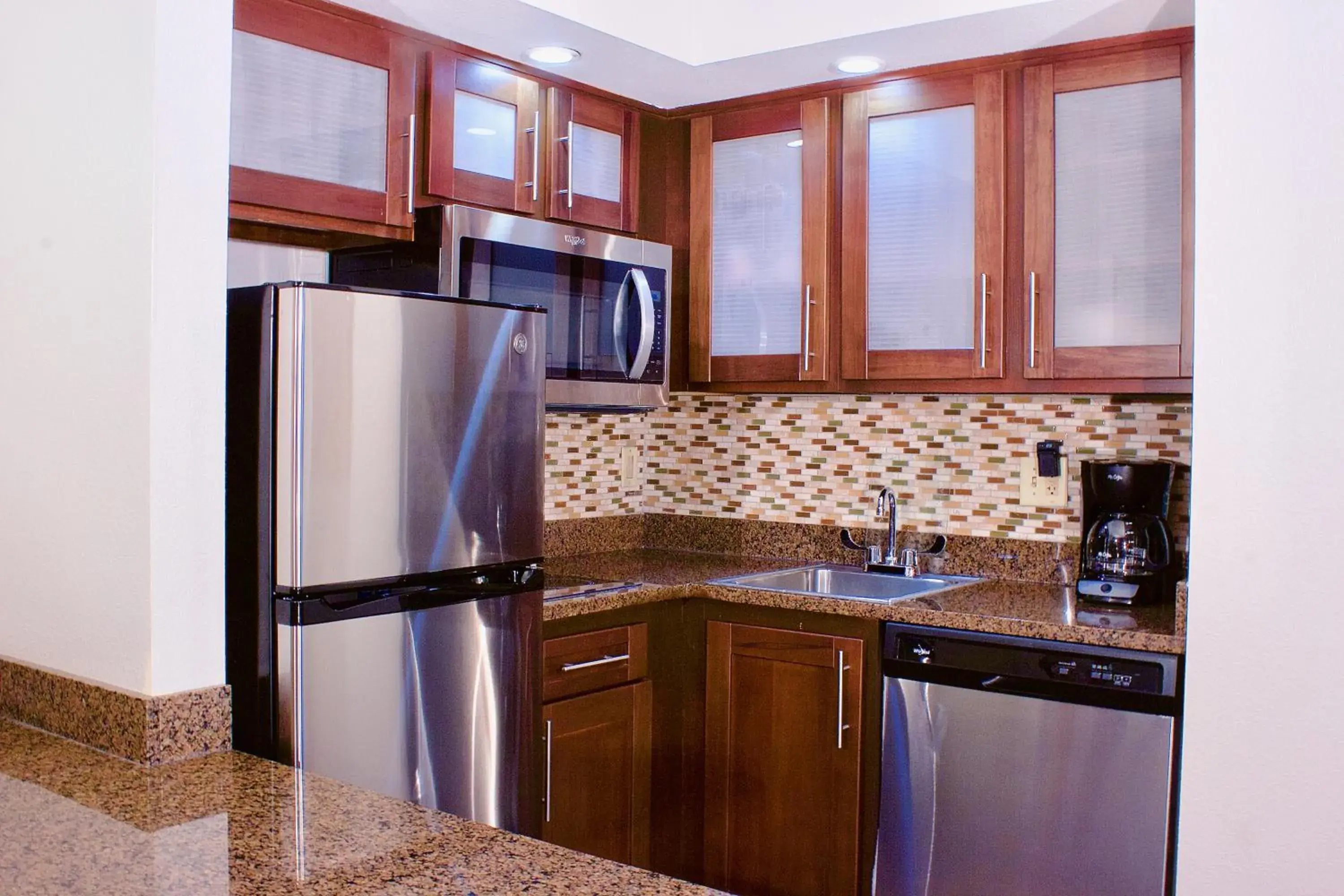 One-Bedroom Suite with King Bed Mobility Access Tub - Non-Smoking in Staybridge Suites Chattanooga-Hamilton Place by IHG One-Bedroom Suite with King Bed Mobility Access Tub - Non-Smoking in Staybridge Suites Chattanooga-Hamilton Place by IHG