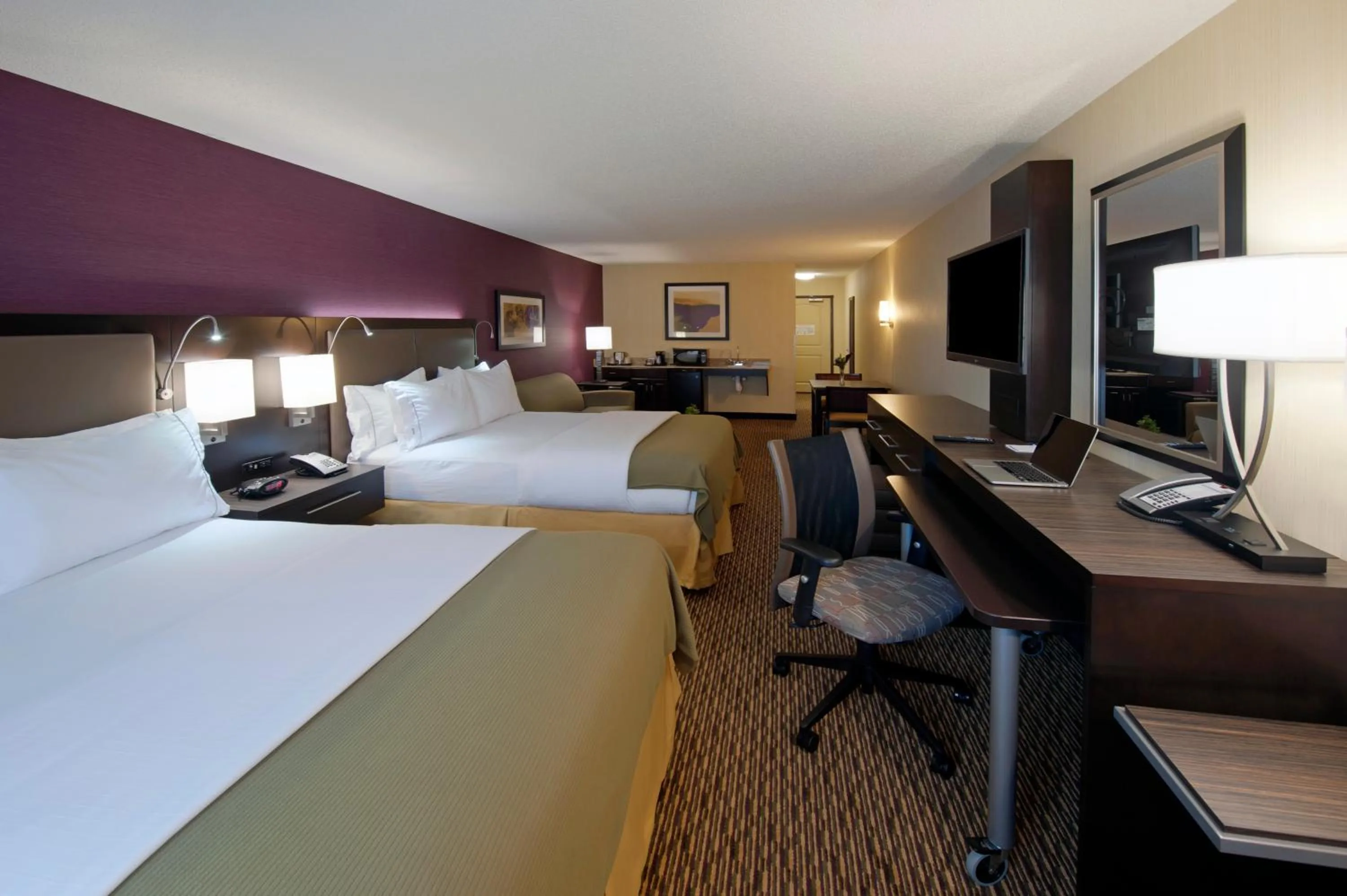 TV and multimedia, Bed in Holiday Inn Express Hotel & Suites Clearfield by IHG