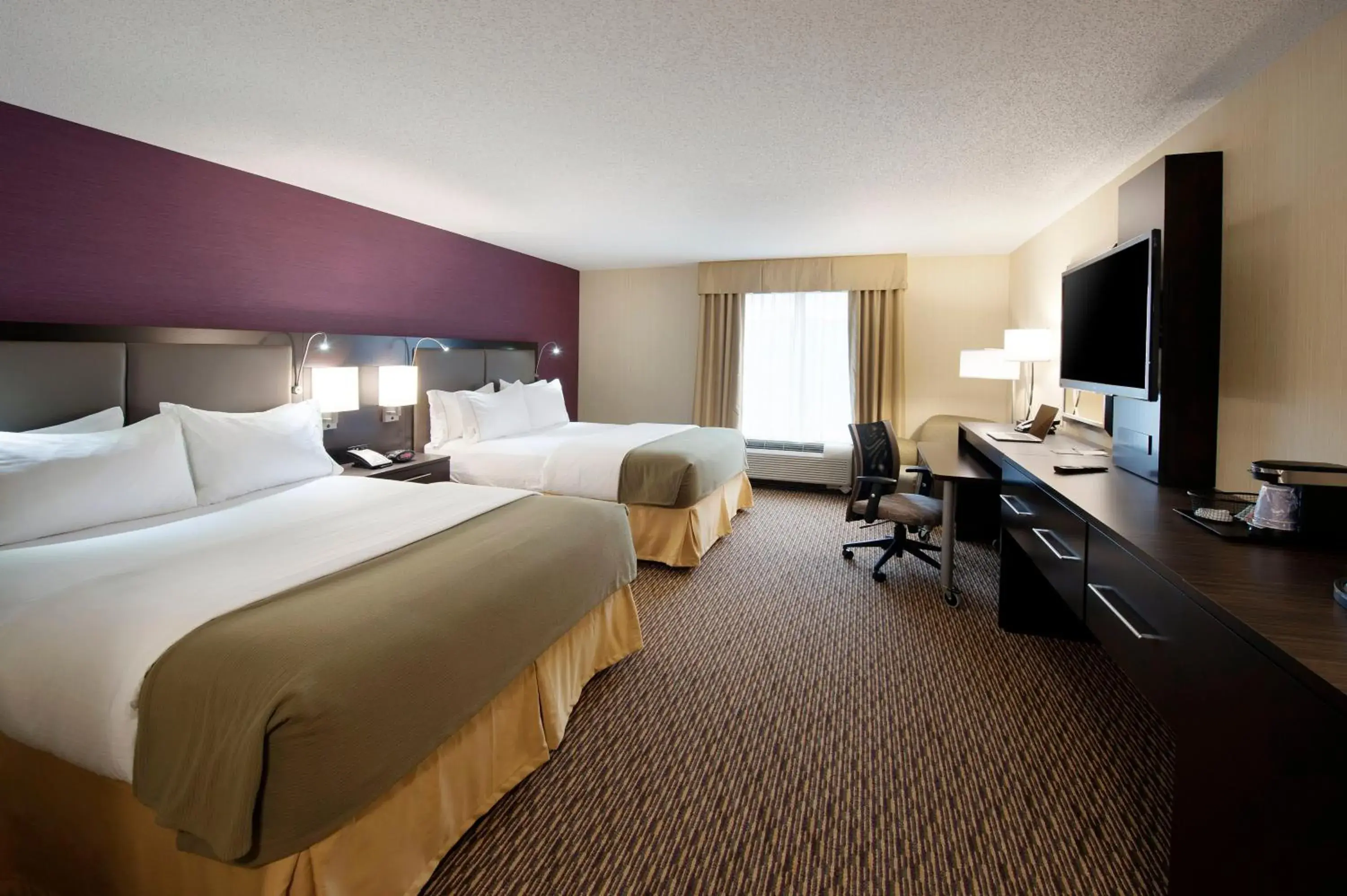 Photo of the whole room, Bed in Holiday Inn Express Hotel & Suites Clearfield by IHG Photo of the whole room, Bed in Holiday Inn Express Hotel & Suites Clearfield by IHG