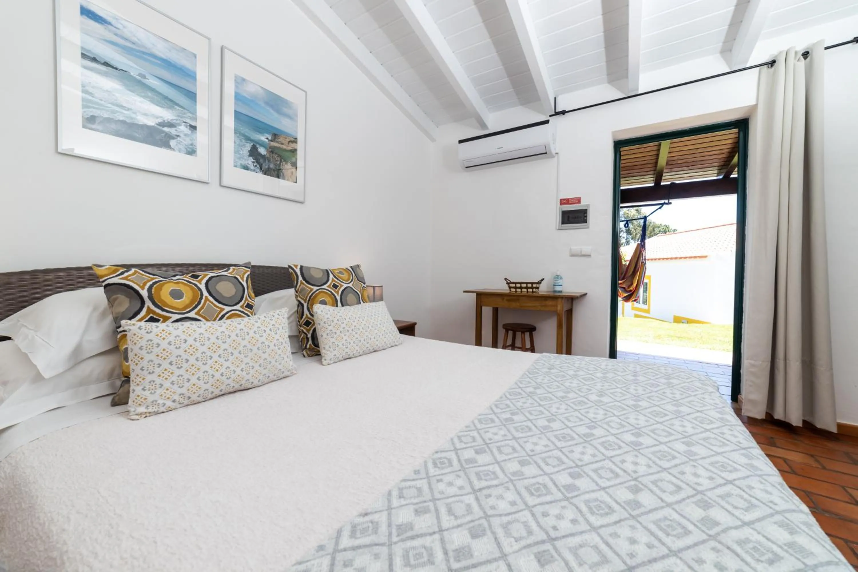 View (from property/room), Bed in Monte Das Alpenduradas