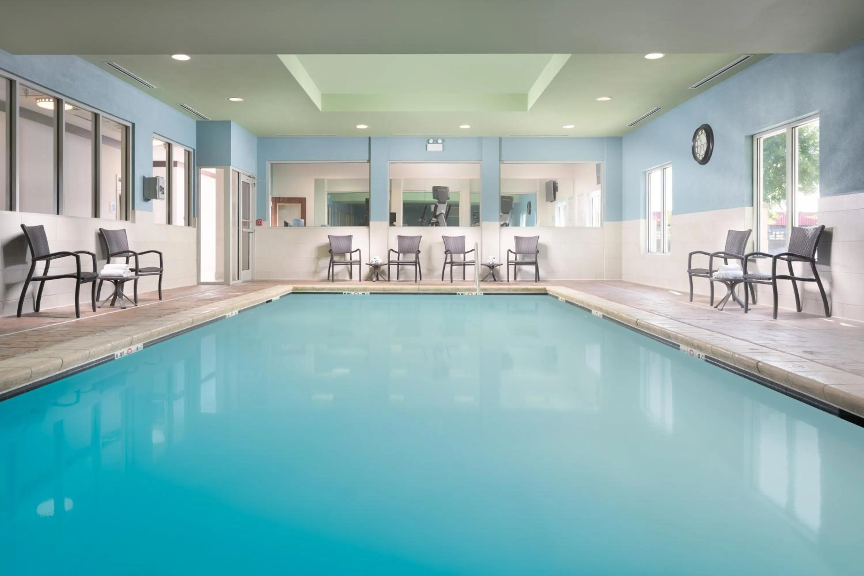 Swimming pool in Holiday Inn Express Hotel & Suites Chattanooga Downtown by IHG