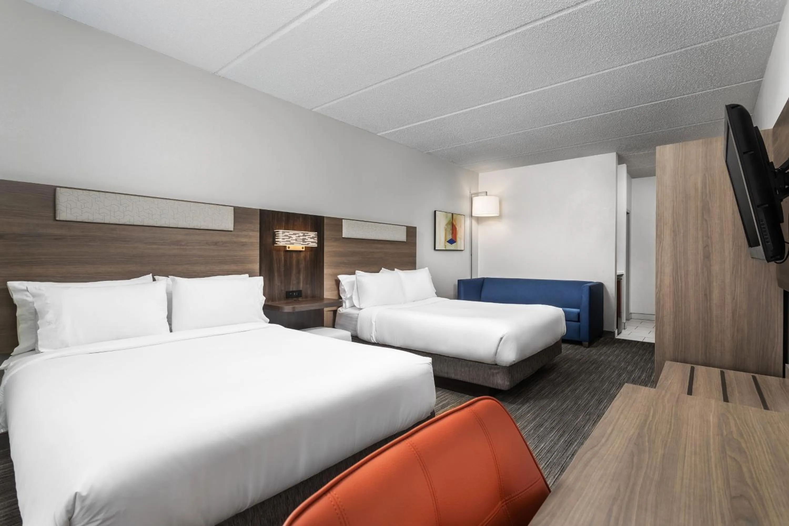Bed in Holiday Inn Express Hotel & Suites Chattanooga-Lookout Mountain by IHG