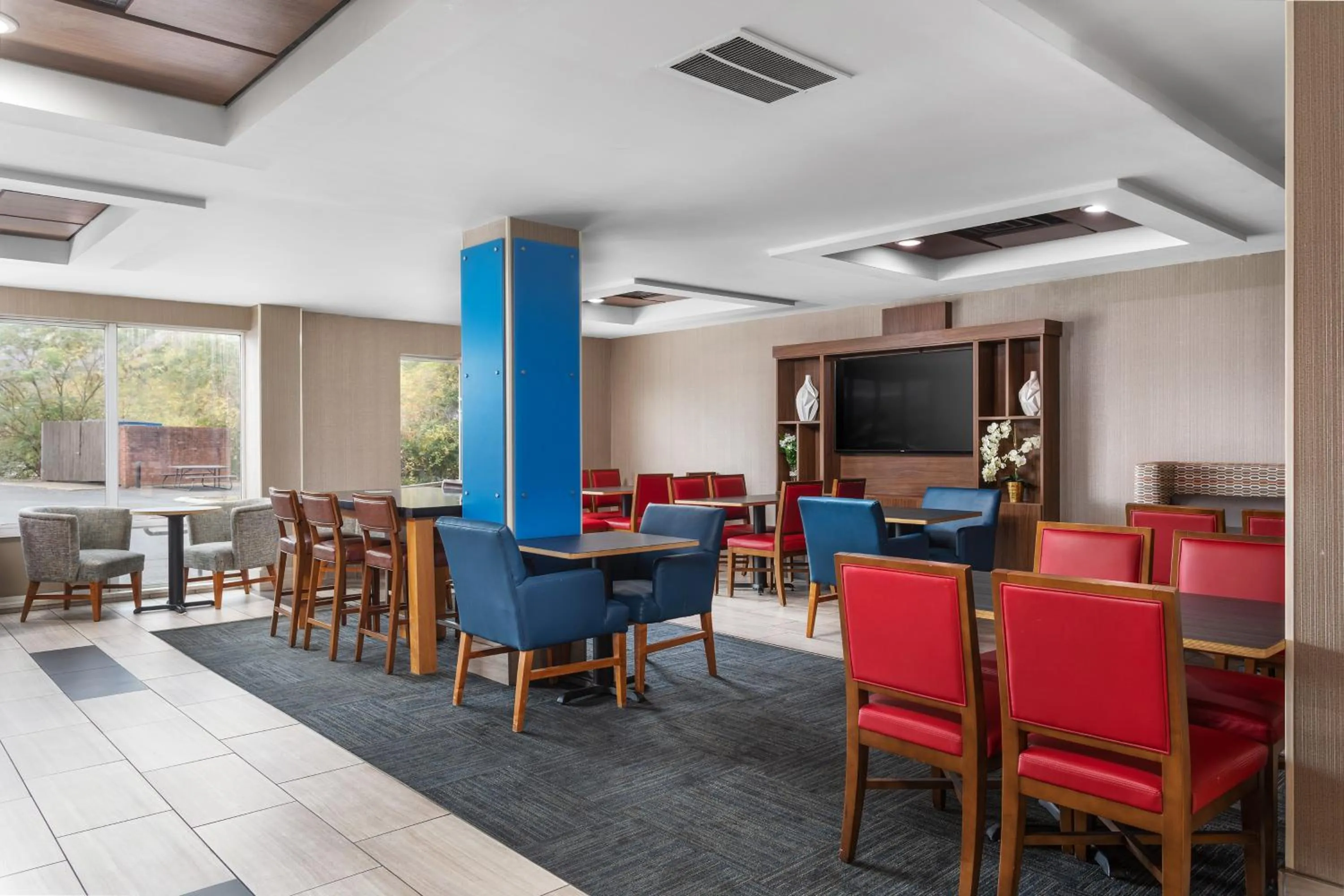 Breakfast in Holiday Inn Express Hotel & Suites Chattanooga-Lookout Mountain by IHG