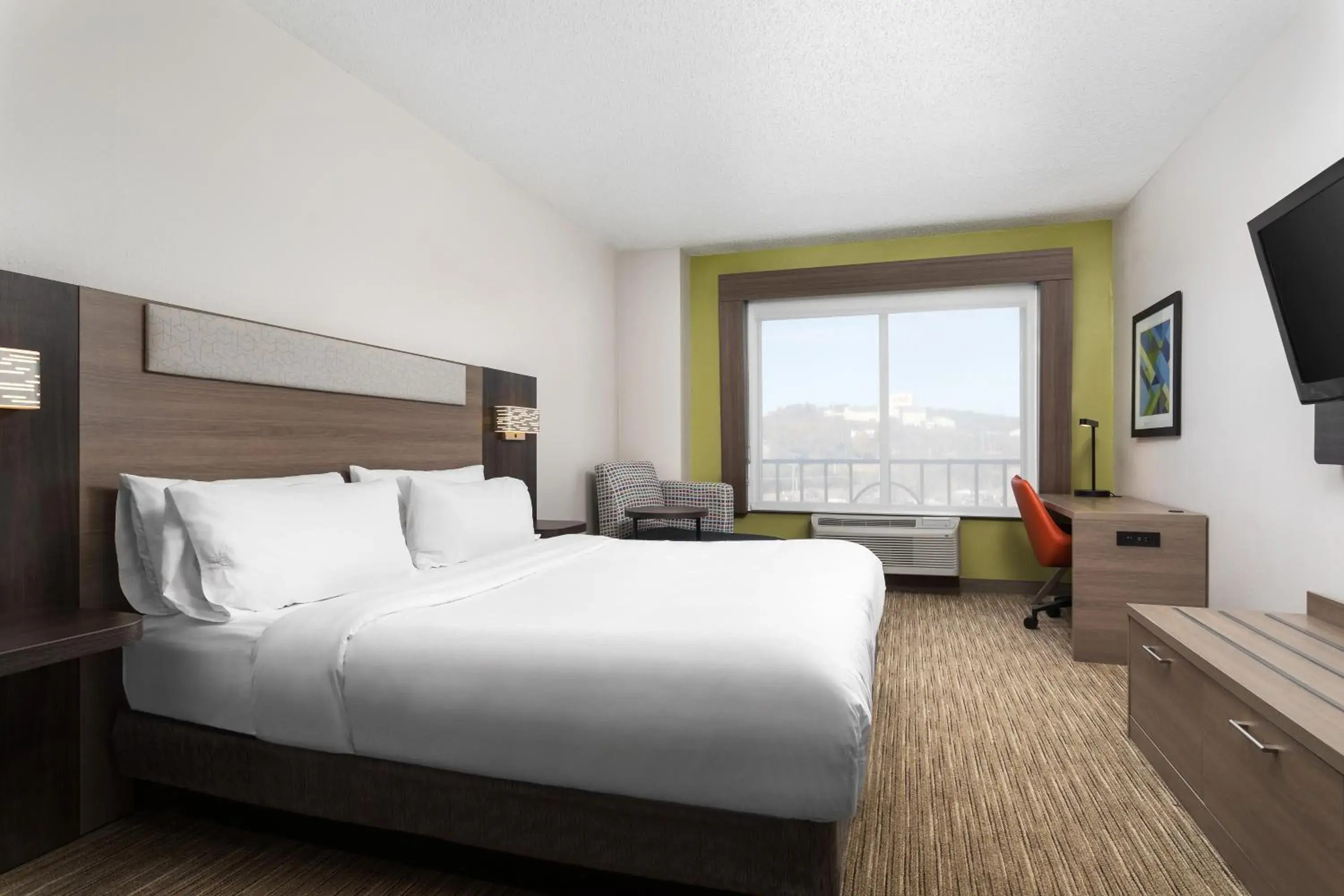 Bed in Holiday Inn Express Hotel & Suites Chattanooga-Lookout Mountain by IHG Bed in Holiday Inn Express Hotel & Suites Chattanooga-Lookout Mountain by IHG