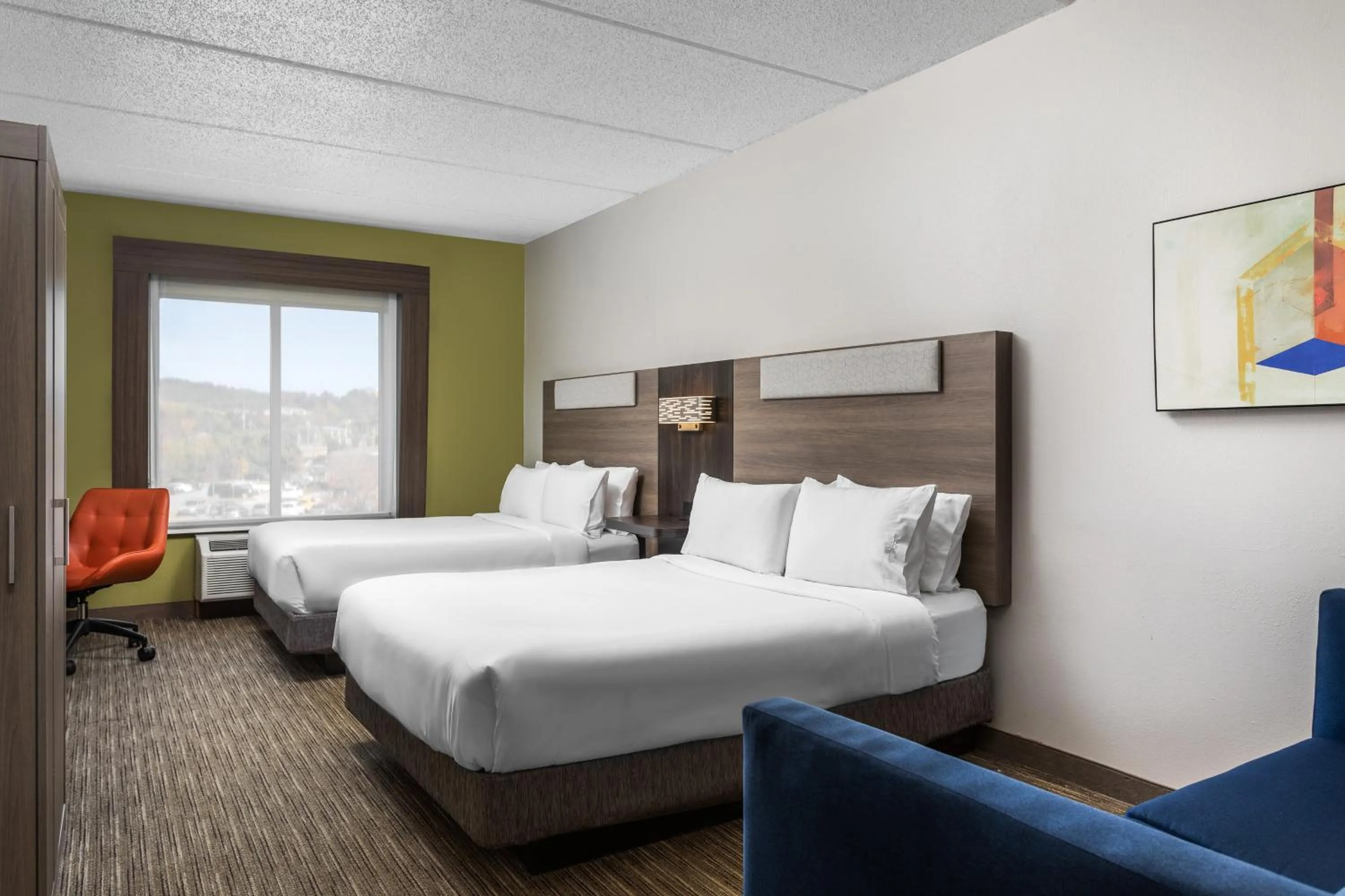 Photo of the whole room, Bed in Holiday Inn Express Hotel & Suites Chattanooga-Lookout Mountain by IHG
