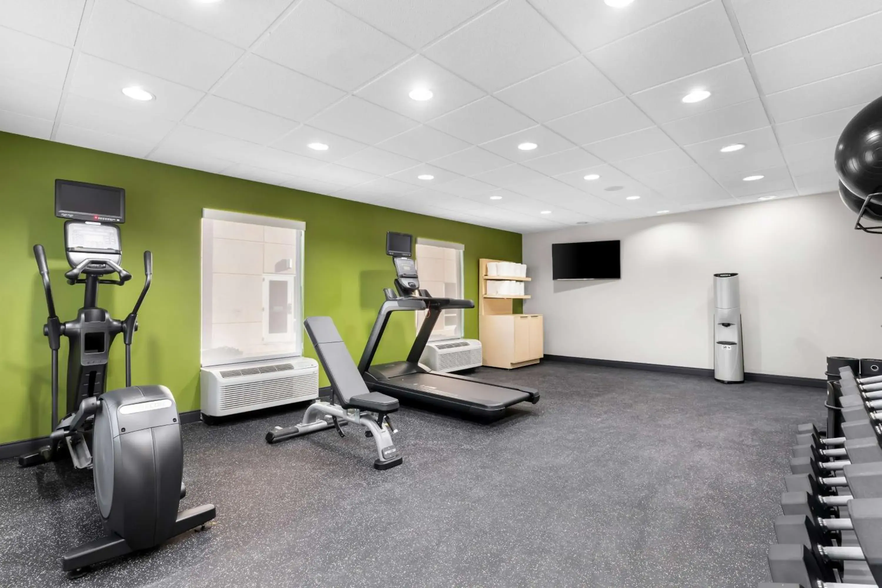 Fitness centre/facilities in Spark by Hilton Calhoun Fitness centre/facilities in Spark by Hilton Calhoun