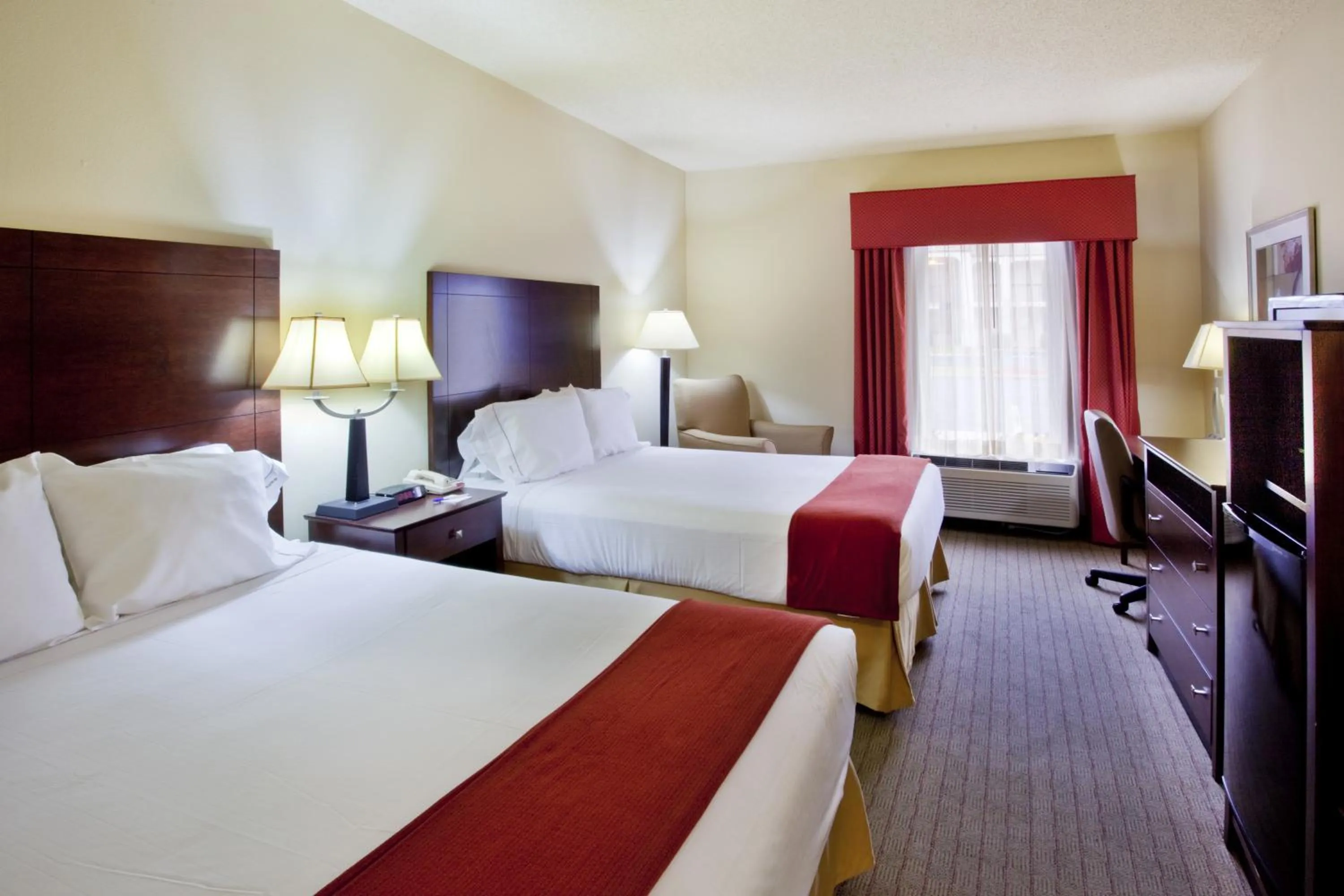 Photo of the whole room, Bed in Baymont by Wyndham Calhoun