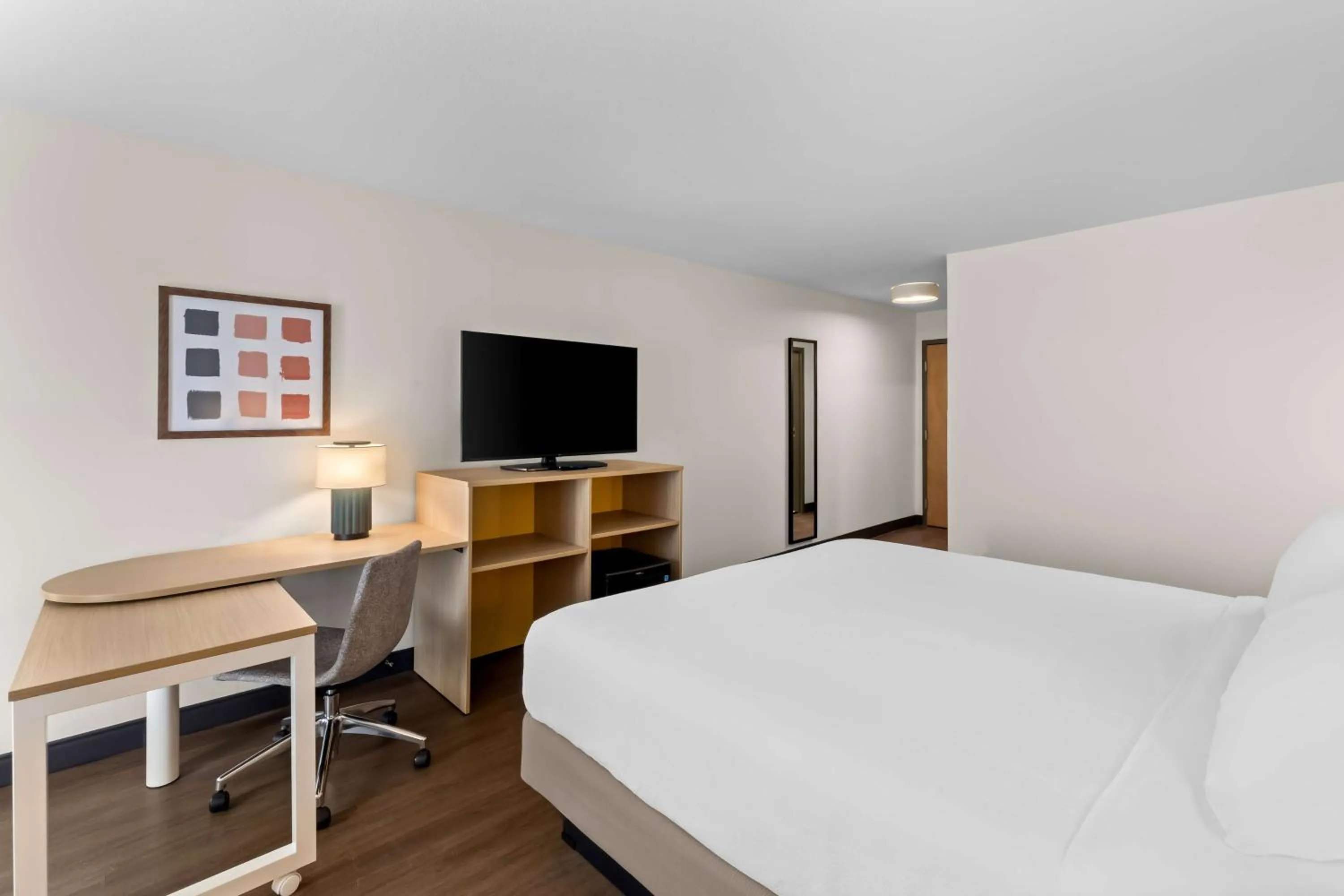 Bedroom, Bed in Baymont by Wyndham Calhoun