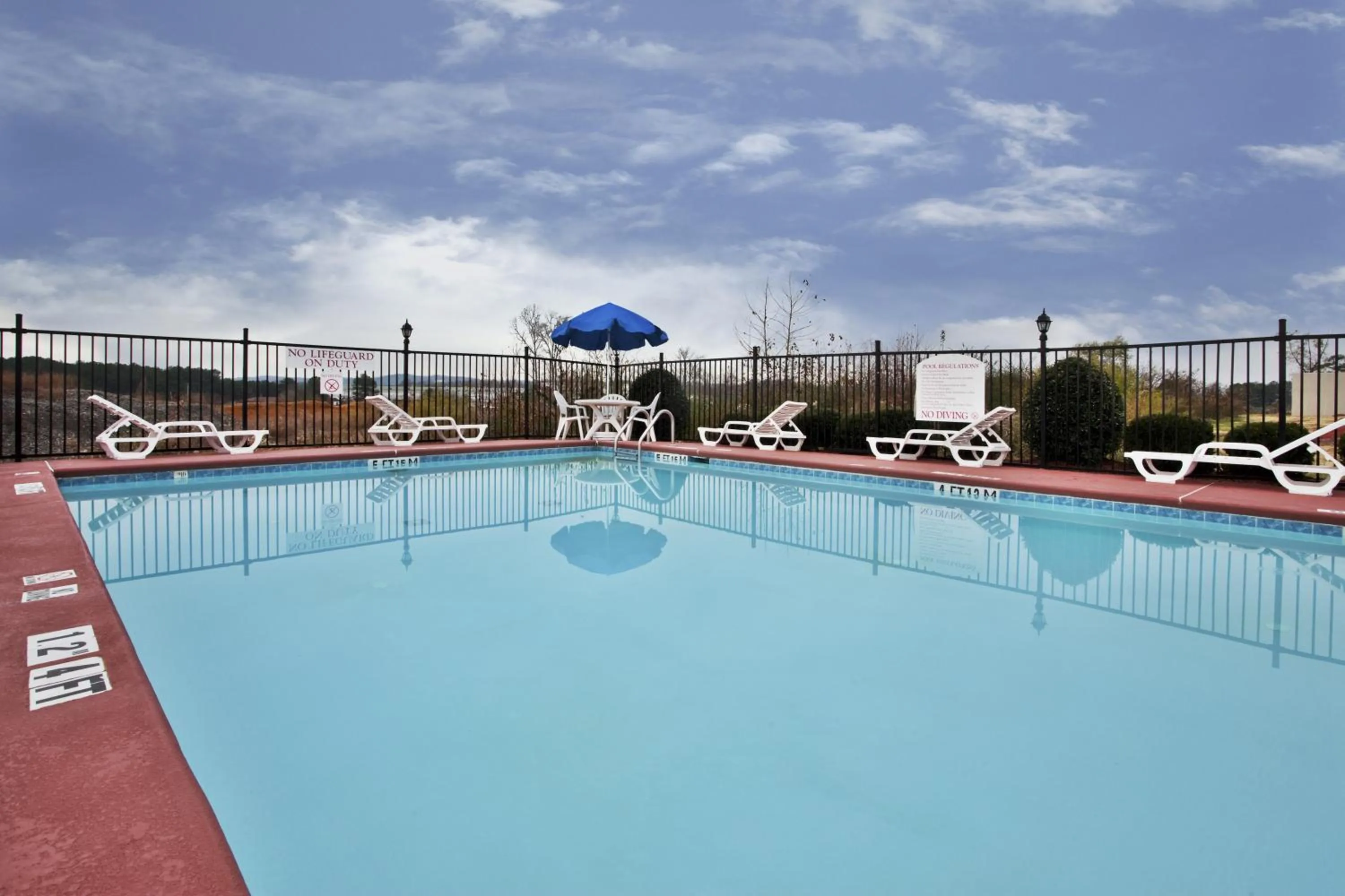 Swimming pool in Baymont by Wyndham Calhoun