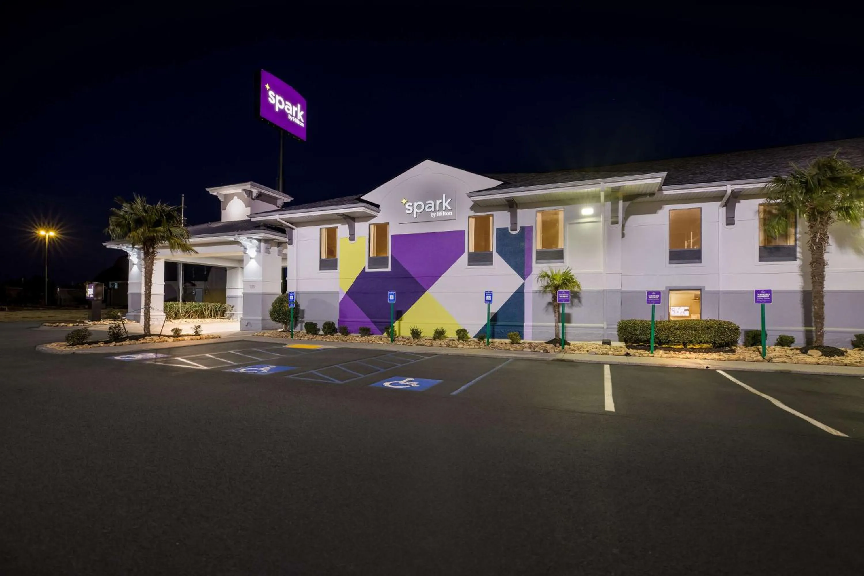 Property building in Baymont by Wyndham Calhoun