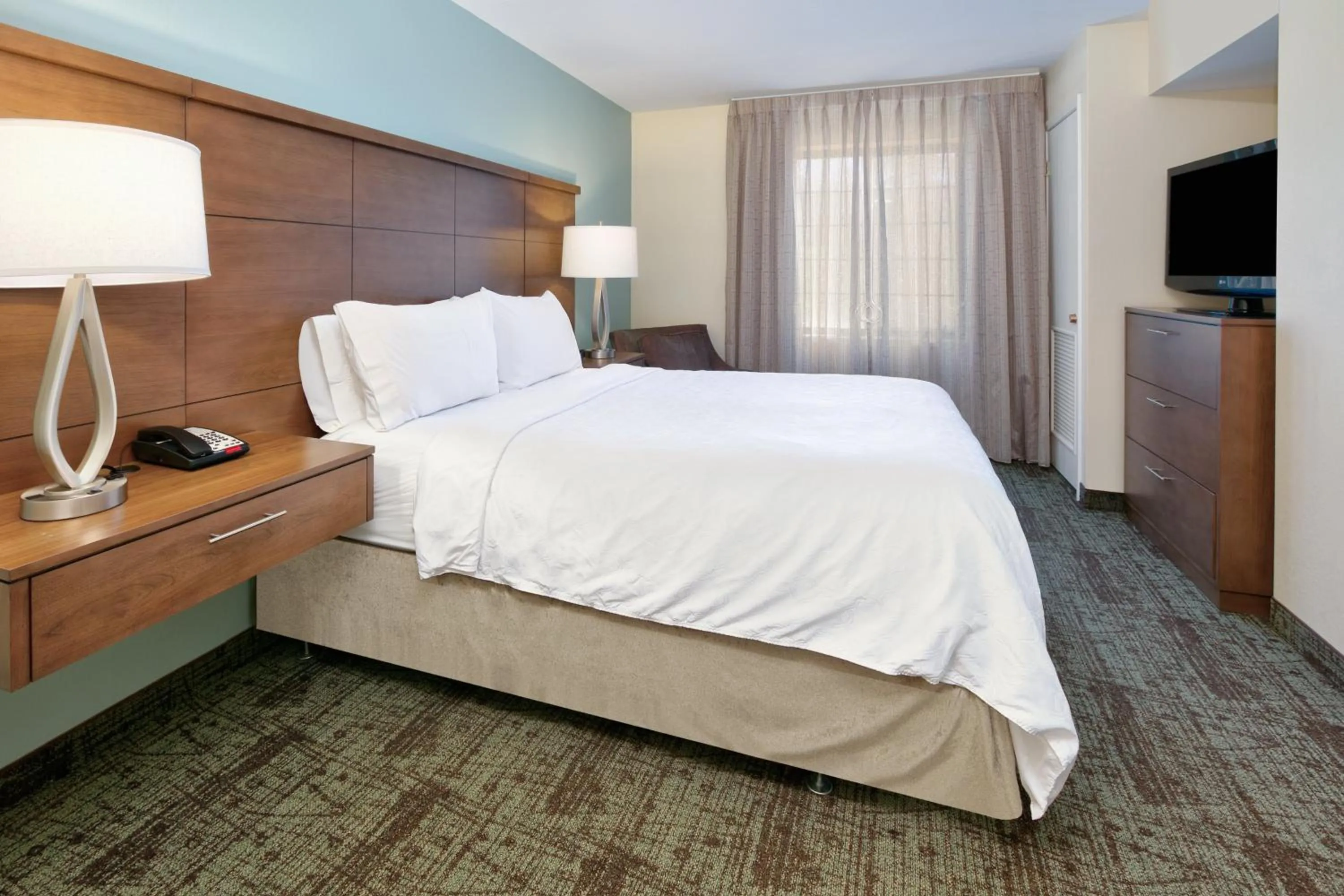 Photo of the whole room, Bed in Staybridge Suites Corning by IHG