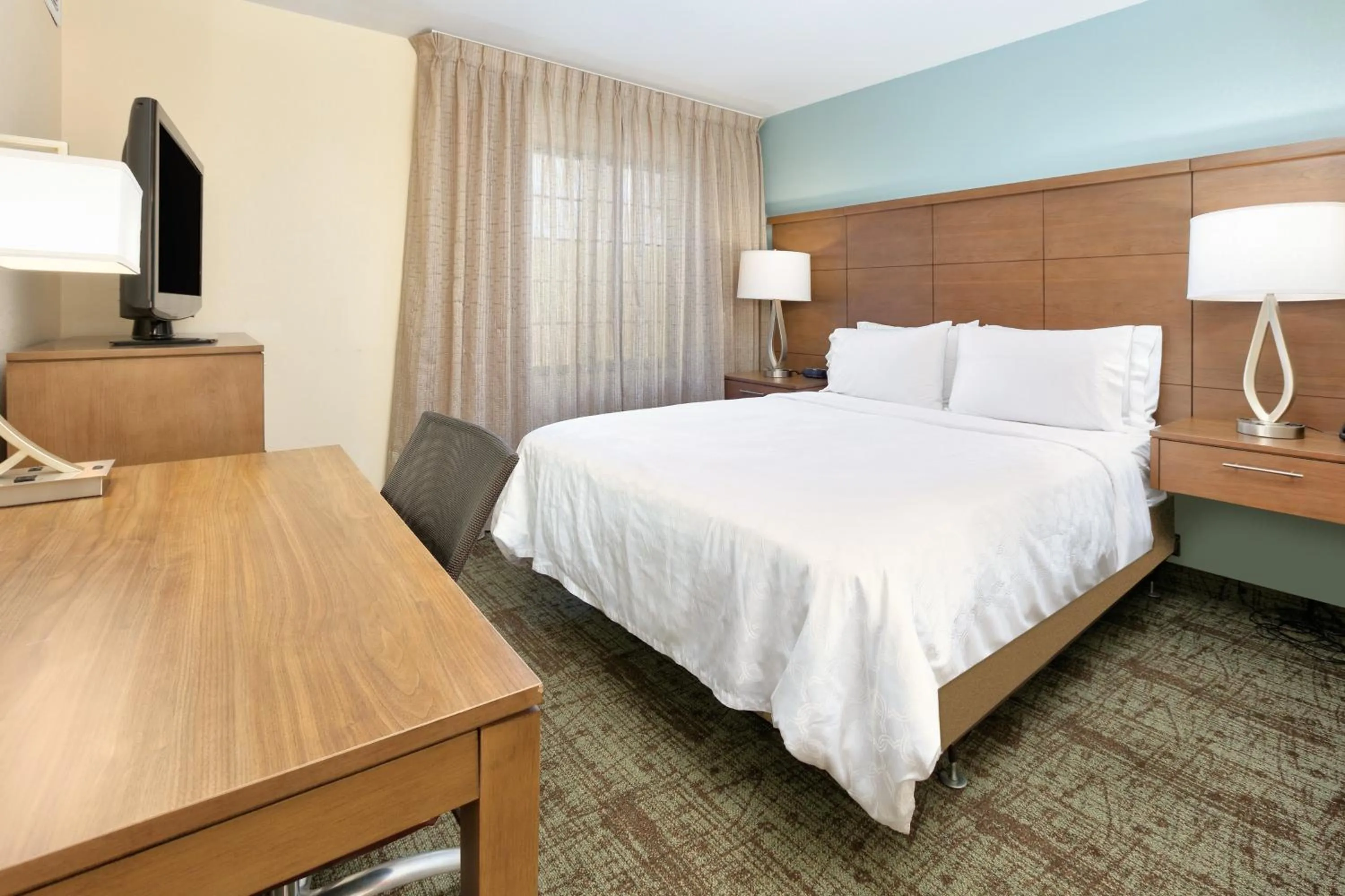 Photo of the whole room, Bed in Staybridge Suites Corning by IHG