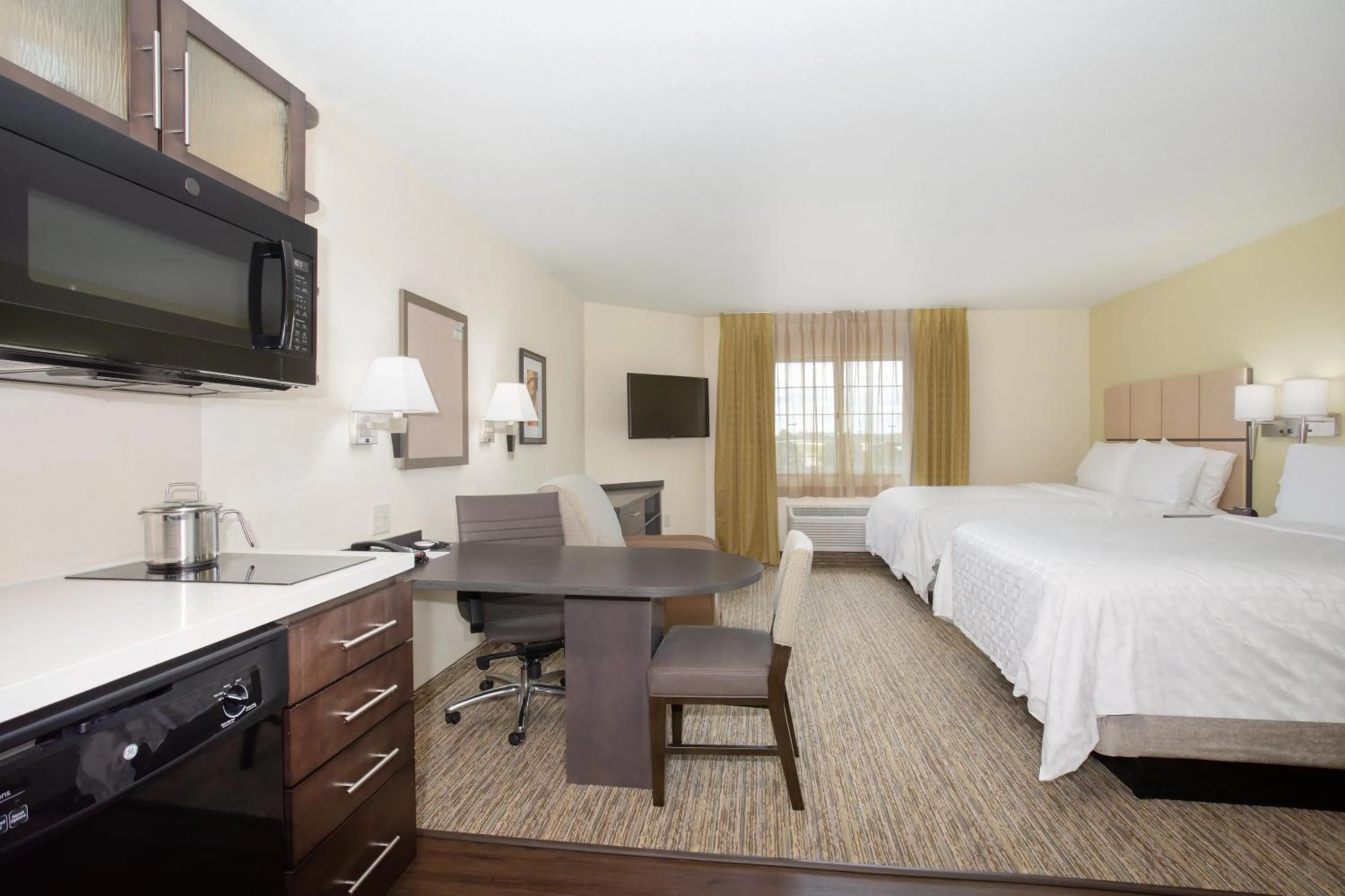 Photo of the whole room, Bed in Candlewood Suites Cheyenne by IHG