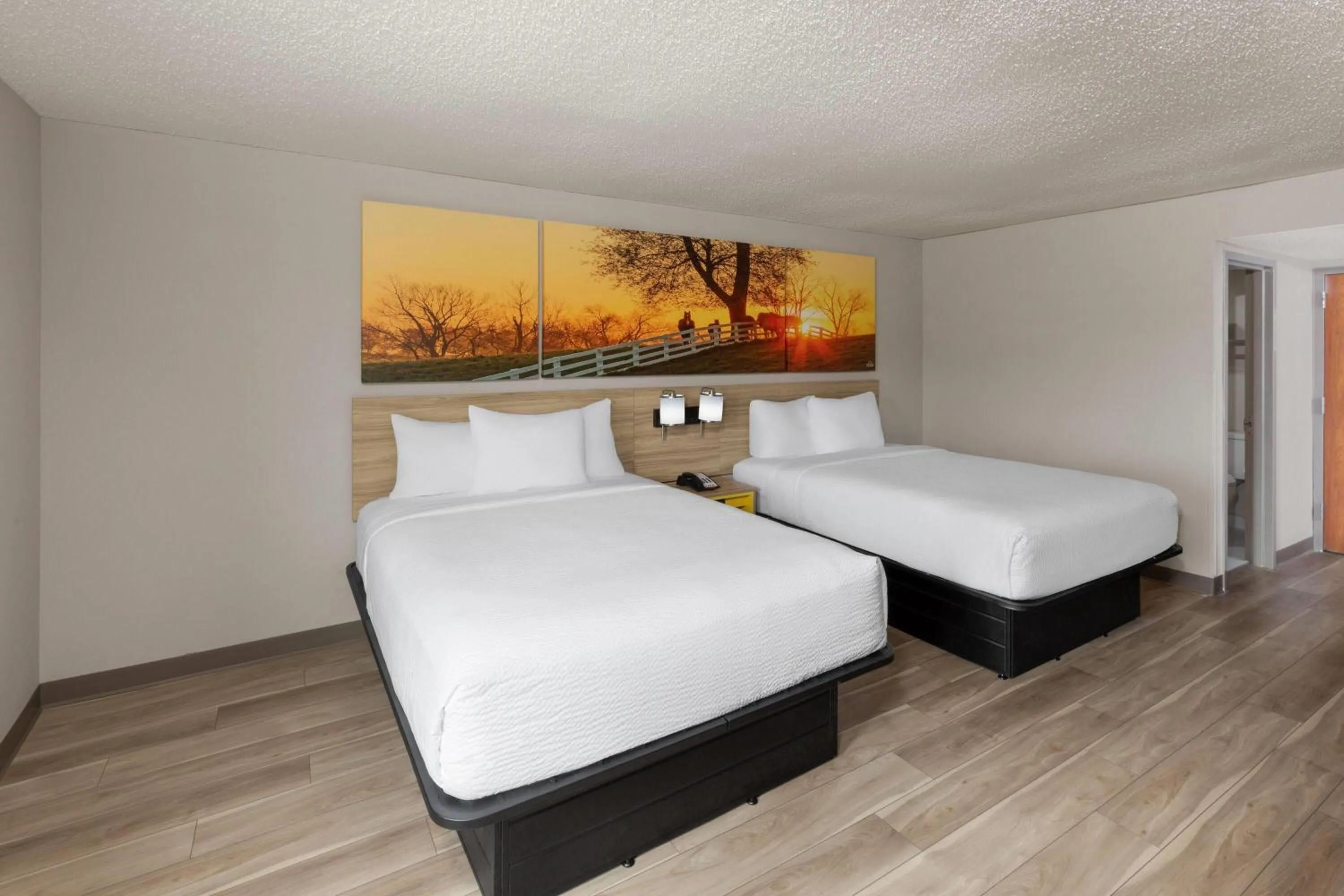 Photo of the whole room, Bed in Days Inn by Wyndham Tulsa Central