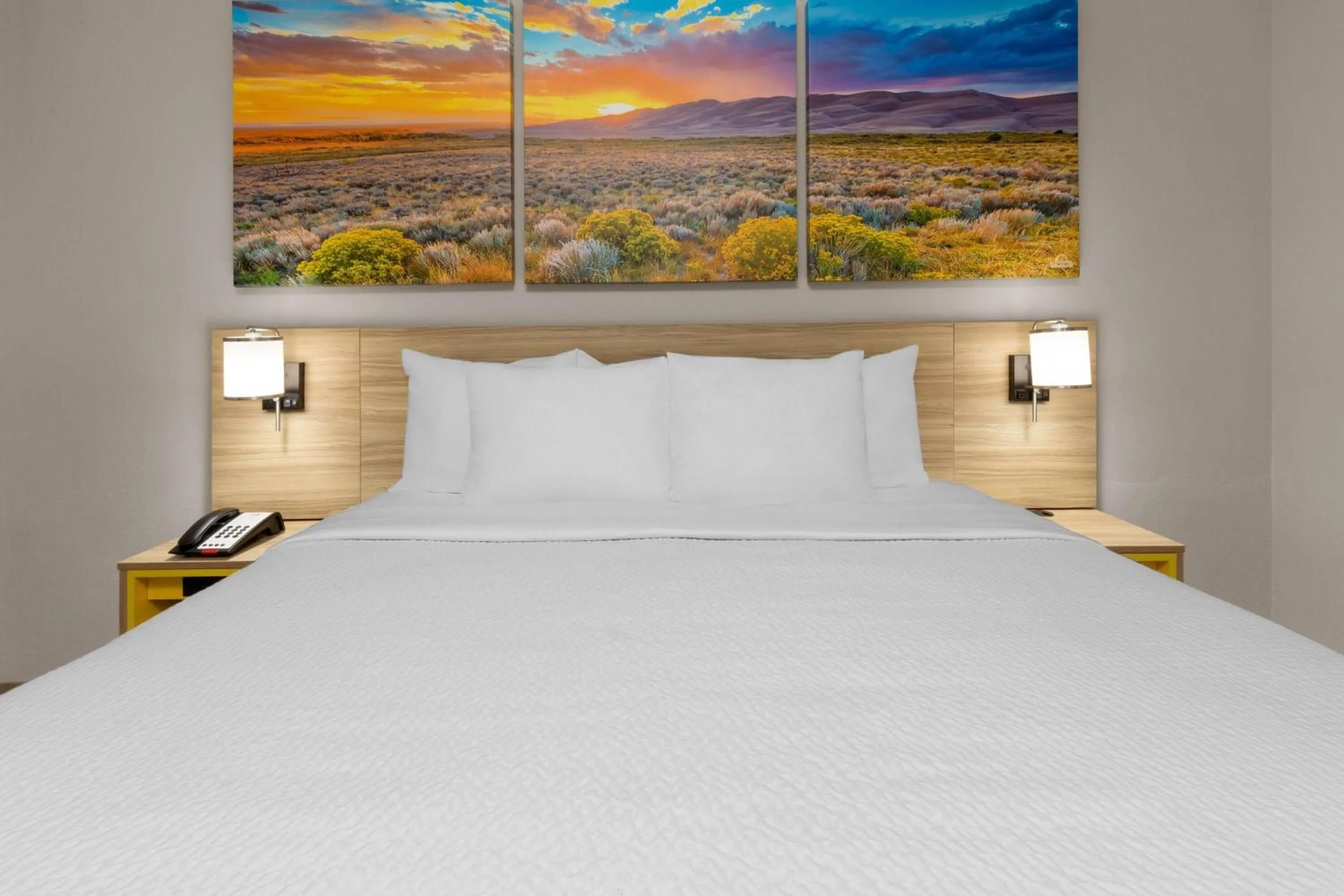 Photo of the whole room, Bed in Days Inn by Wyndham Tulsa Central