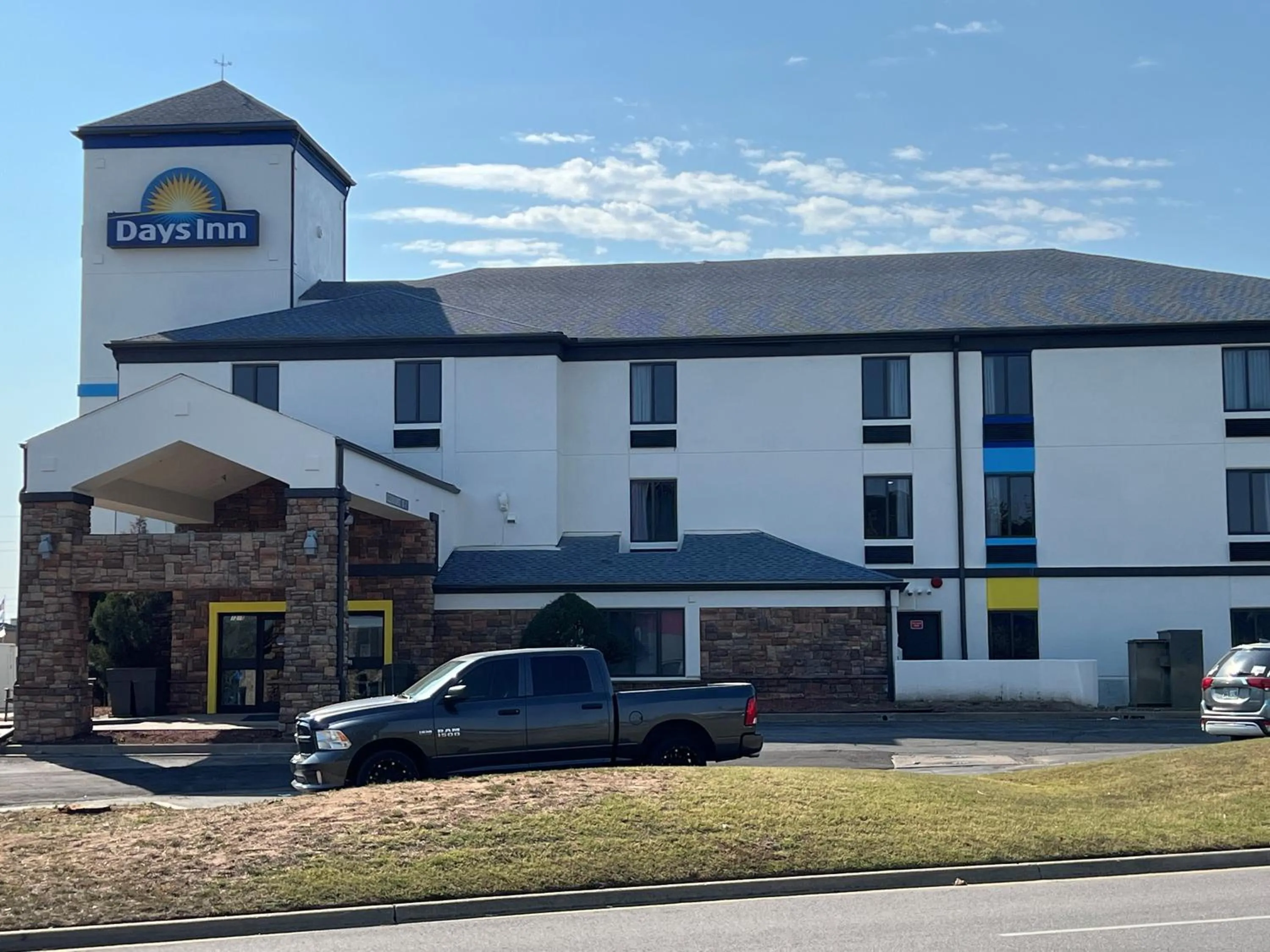Property building in Days Inn by Wyndham Tulsa Central