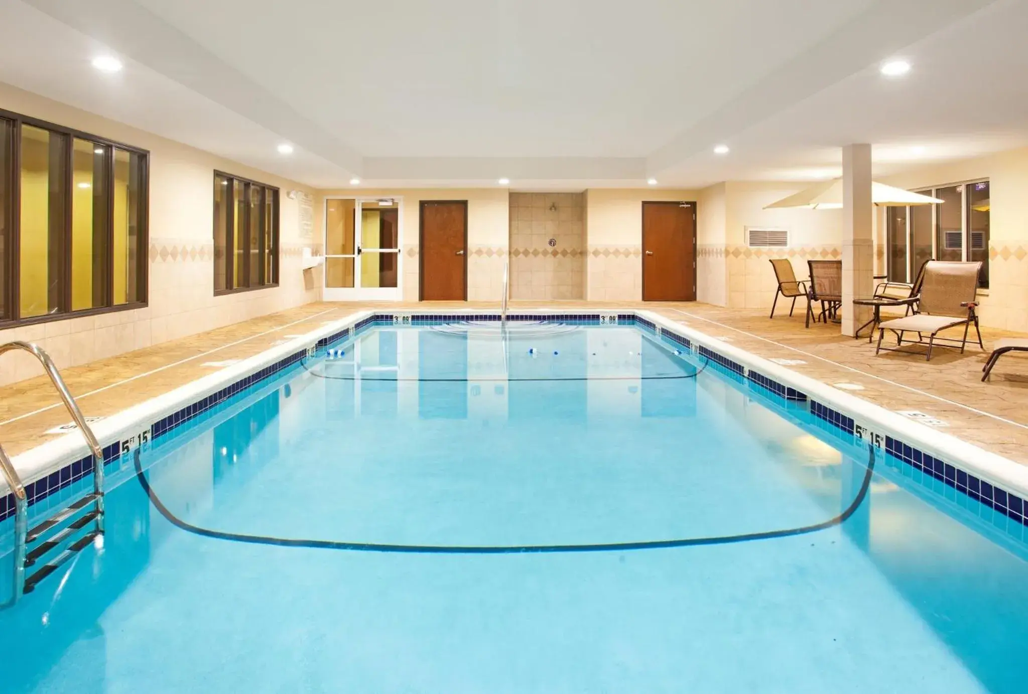 Swimming pool in Holiday Inn Express Hotel & Suites Chicago South Lansing by IHG Swimming pool in Holiday Inn Express Hotel & Suites Chicago South Lansing by IHG