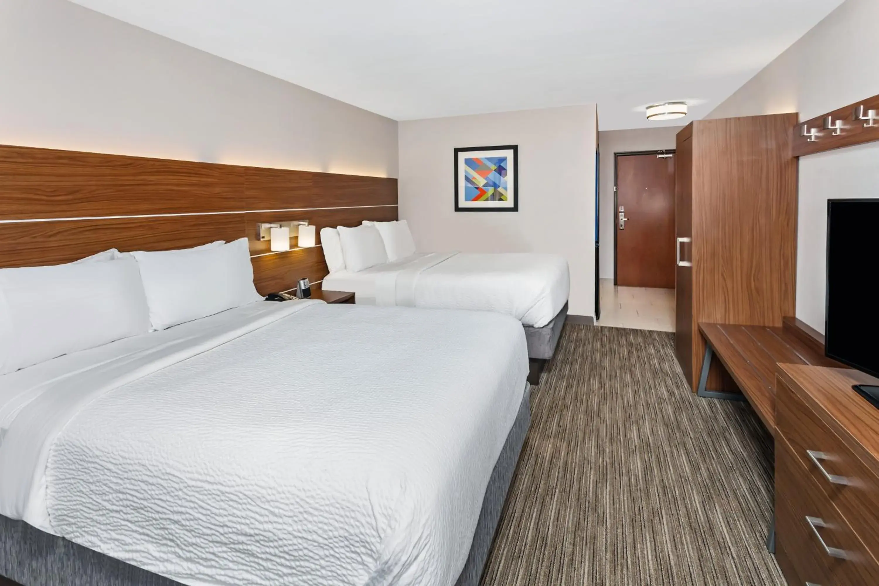 Bed in Holiday Inn Express Hotel & Suites Chicago South Lansing by IHG Bed in Holiday Inn Express Hotel & Suites Chicago South Lansing by IHG
