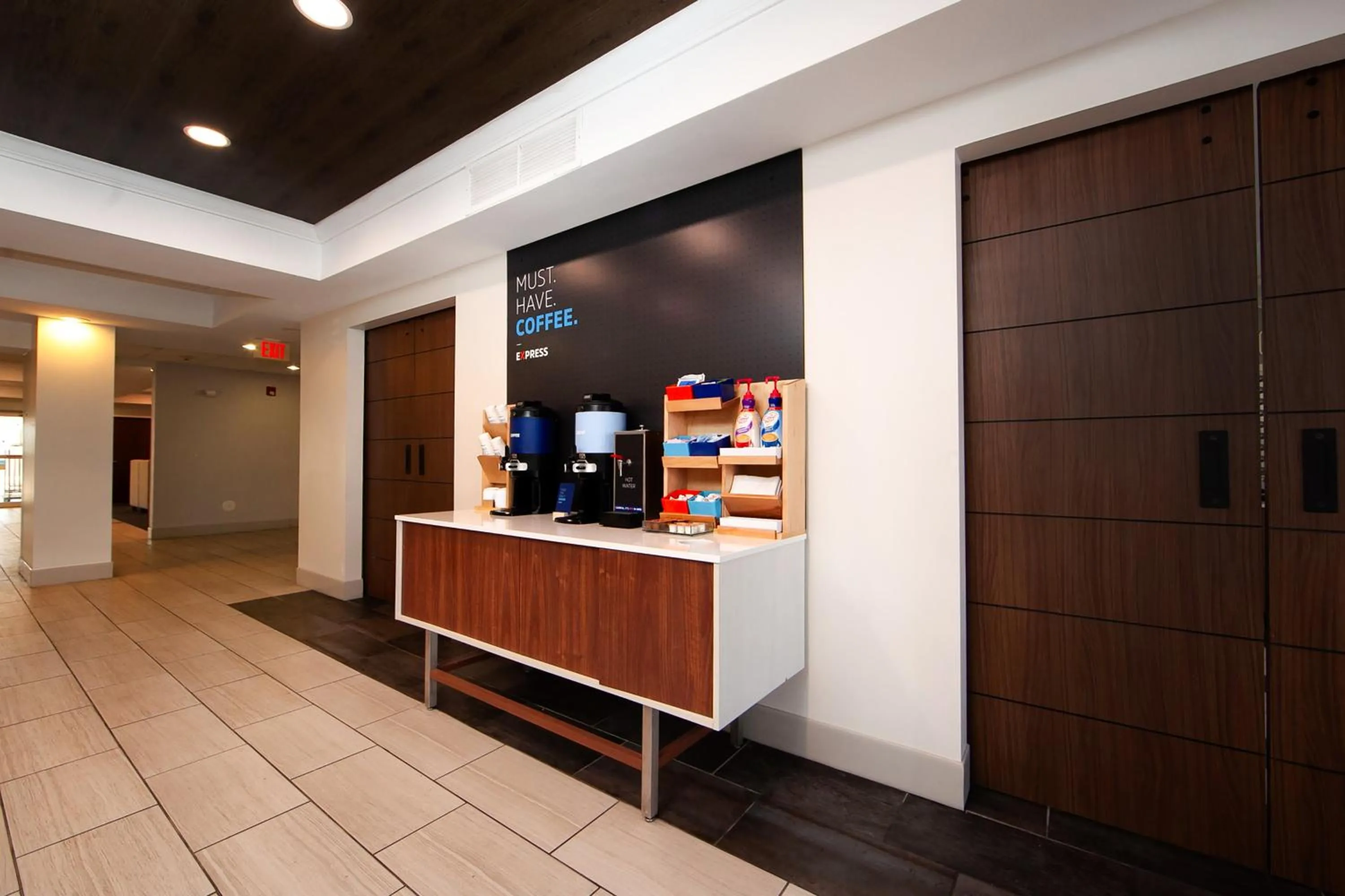 Bedroom in Holiday Inn Express Hotel & Suites Chicago South Lansing by IHG