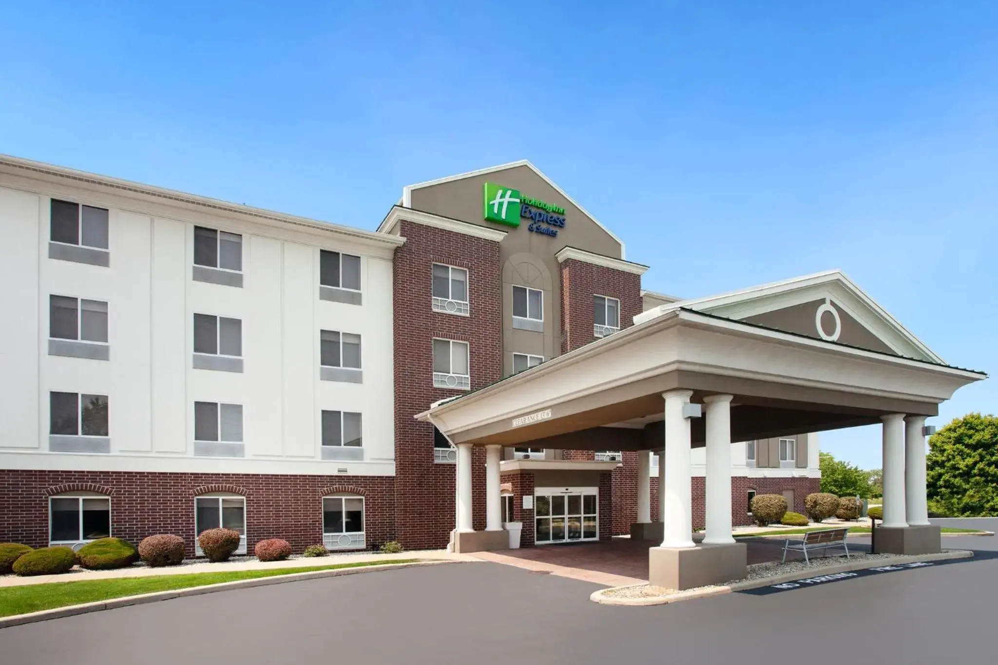 Property building in Holiday Inn Express Hotel & Suites Chicago South Lansing by IHG Property building in Holiday Inn Express Hotel & Suites Chicago South Lansing by IHG