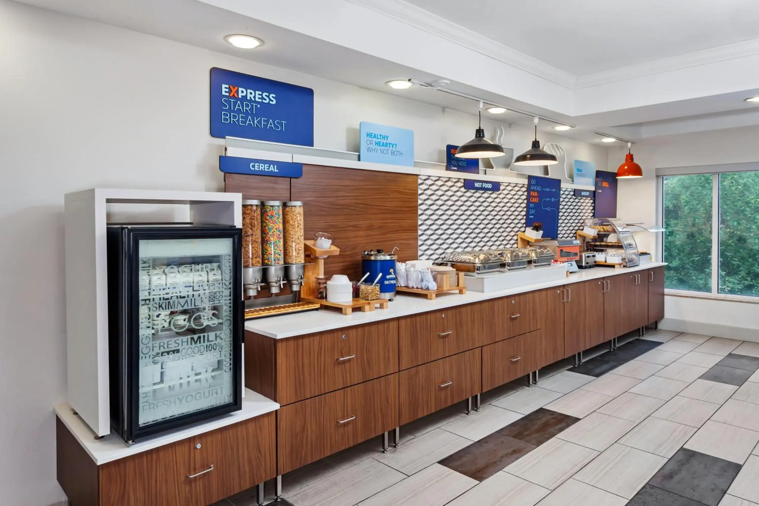 Breakfast in Holiday Inn Express Hotel & Suites Chicago South Lansing by IHG Breakfast in Holiday Inn Express Hotel & Suites Chicago South Lansing by IHG