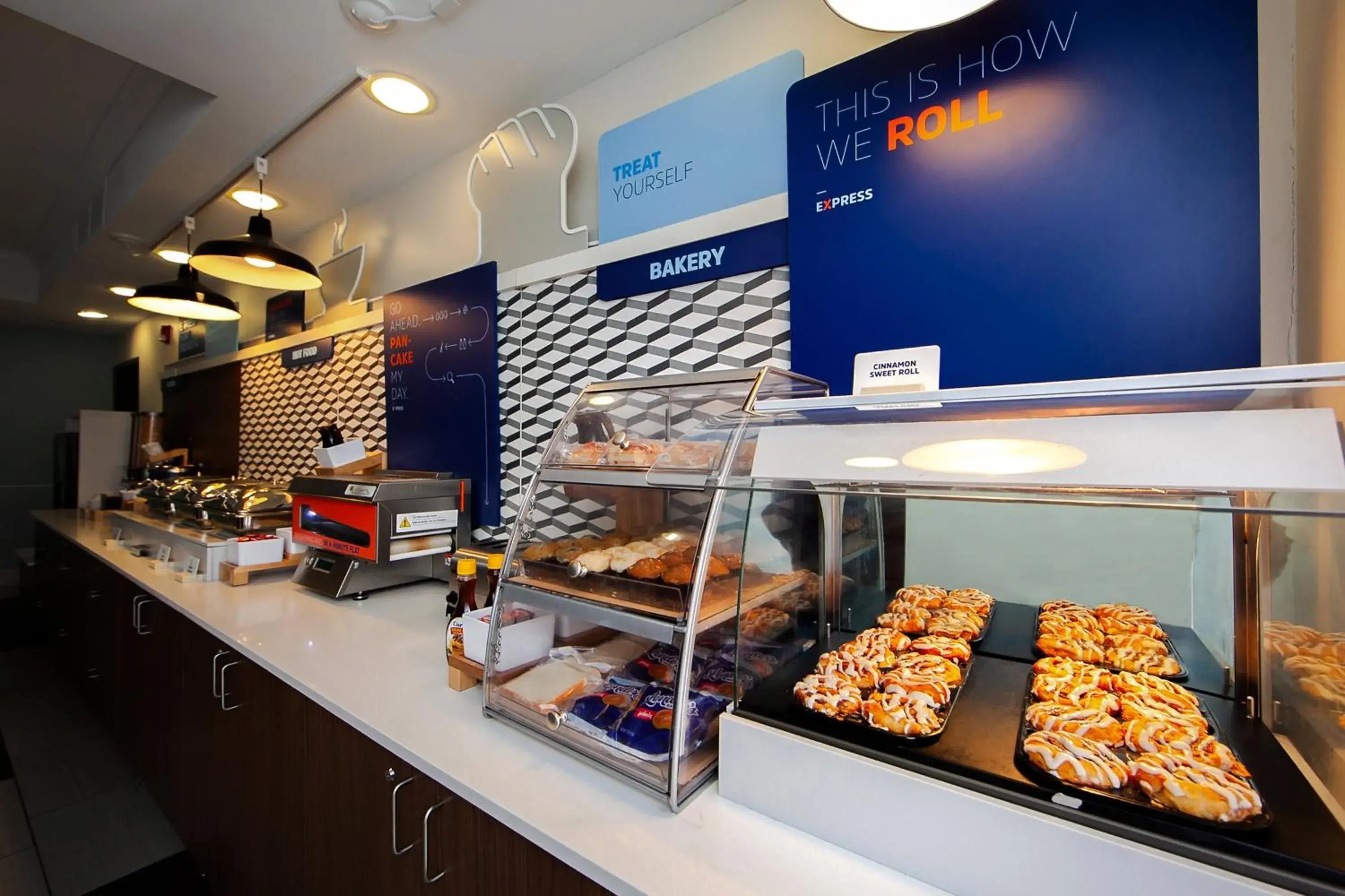 Breakfast in Holiday Inn Express Hotel & Suites Chicago South Lansing by IHG Breakfast in Holiday Inn Express Hotel & Suites Chicago South Lansing by IHG