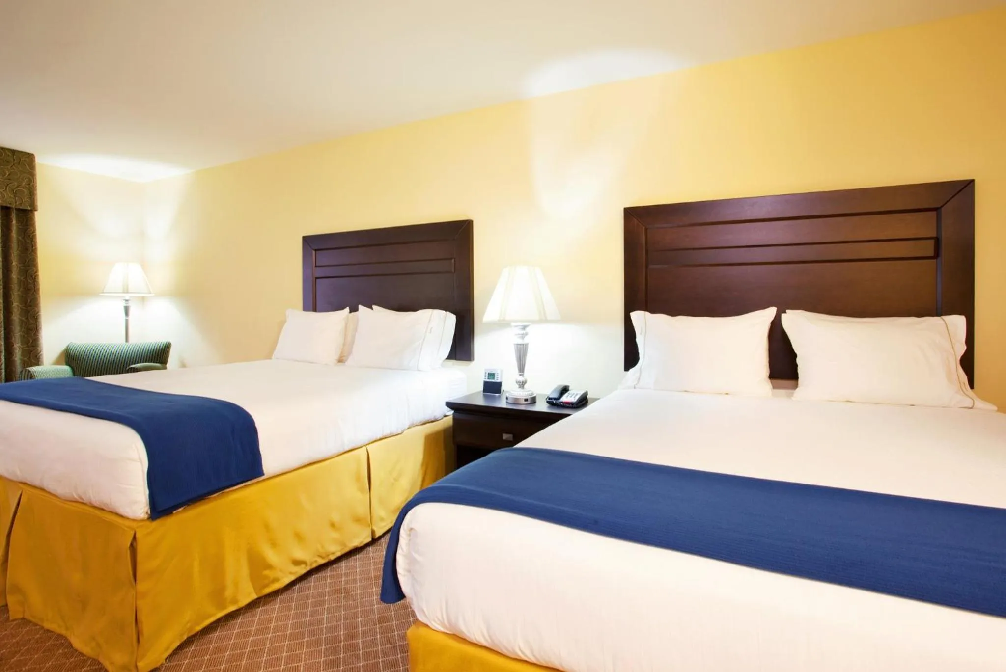 Photo of the whole room, Bed in Holiday Inn Express Hotel & Suites Chicago South Lansing by IHG