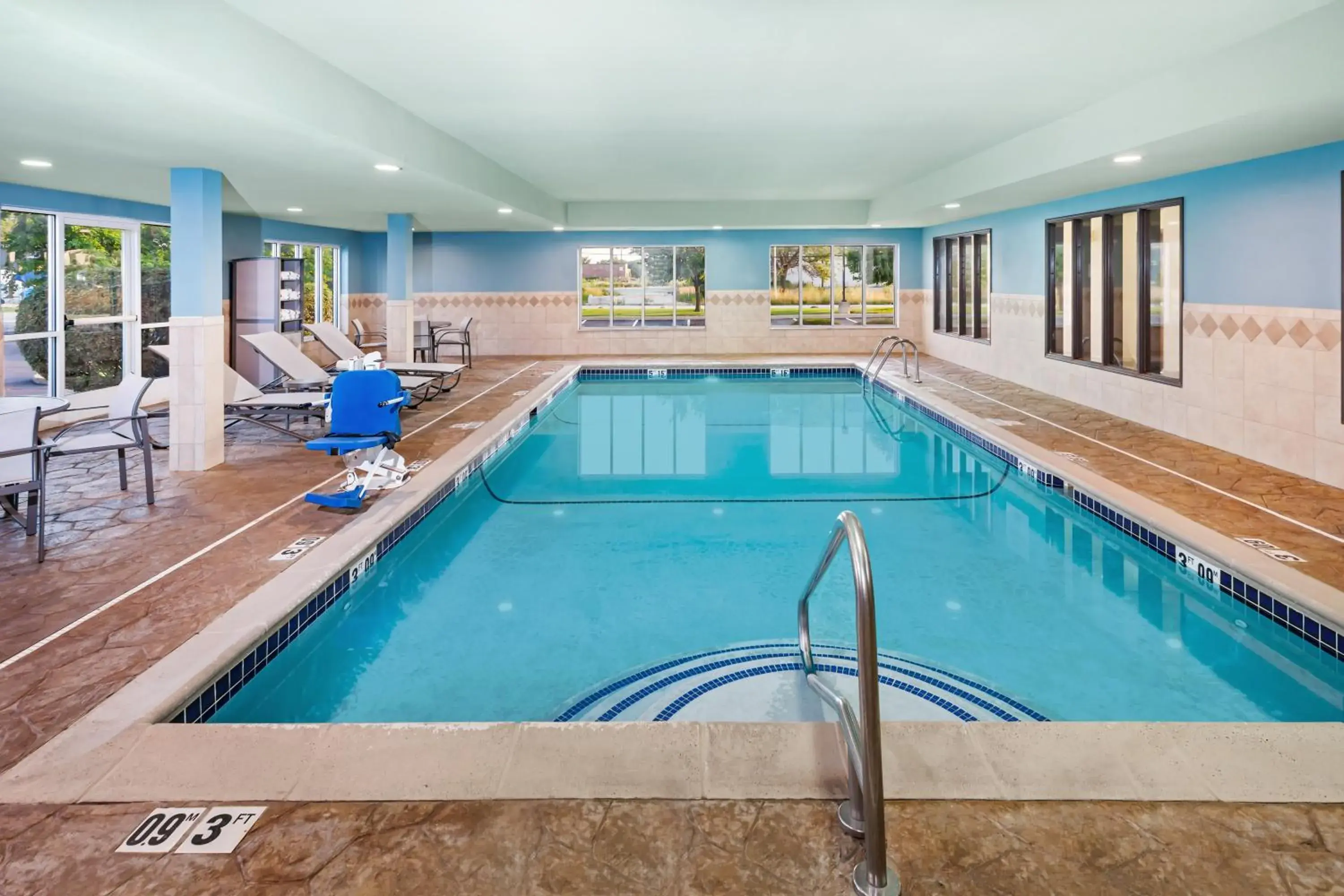 Swimming pool in Holiday Inn Express Hotel & Suites Chicago South Lansing by IHG Swimming pool in Holiday Inn Express Hotel & Suites Chicago South Lansing by IHG