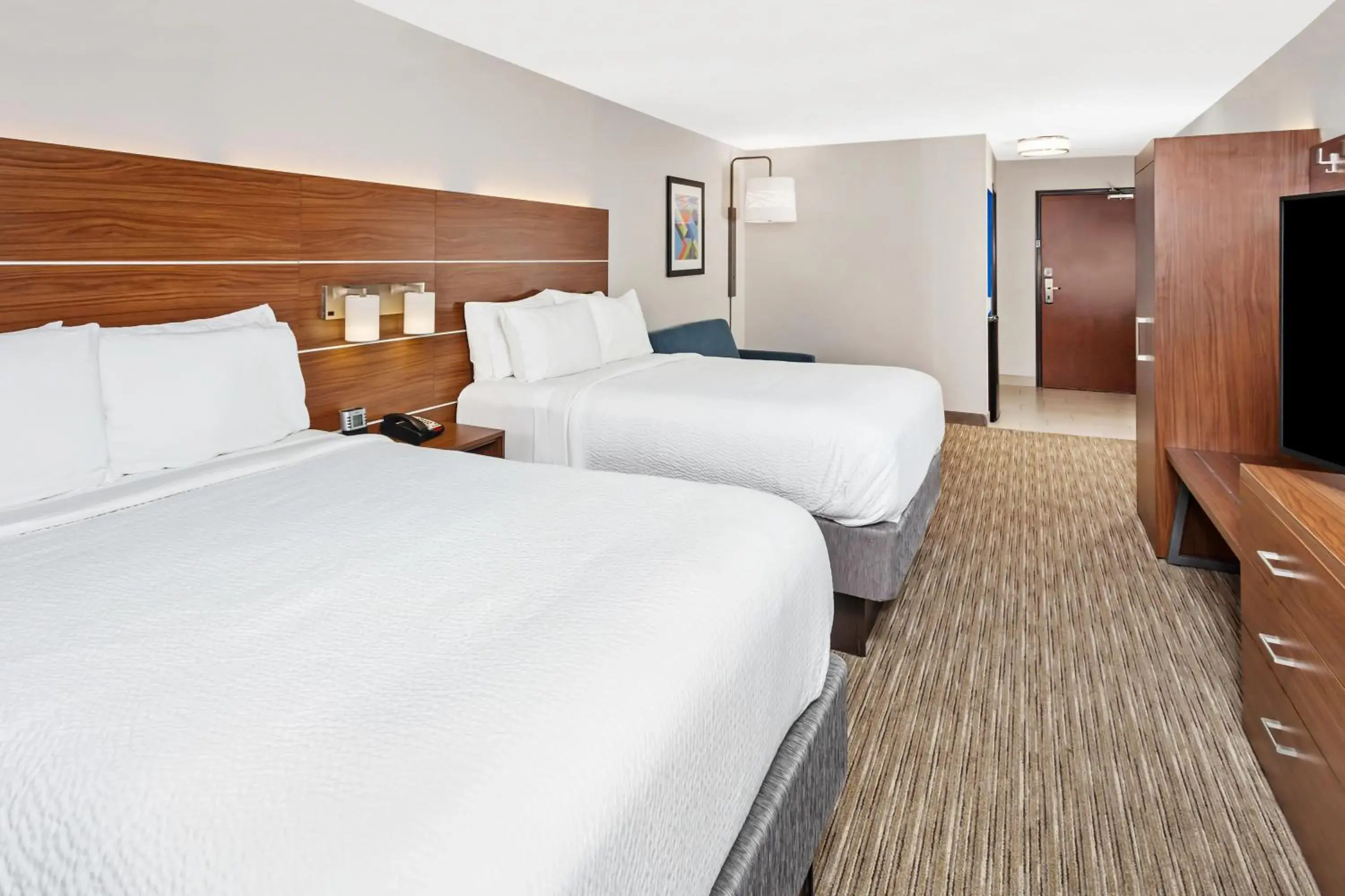 Bed in Holiday Inn Express Hotel & Suites Chicago South Lansing by IHG Bed in Holiday Inn Express Hotel & Suites Chicago South Lansing by IHG