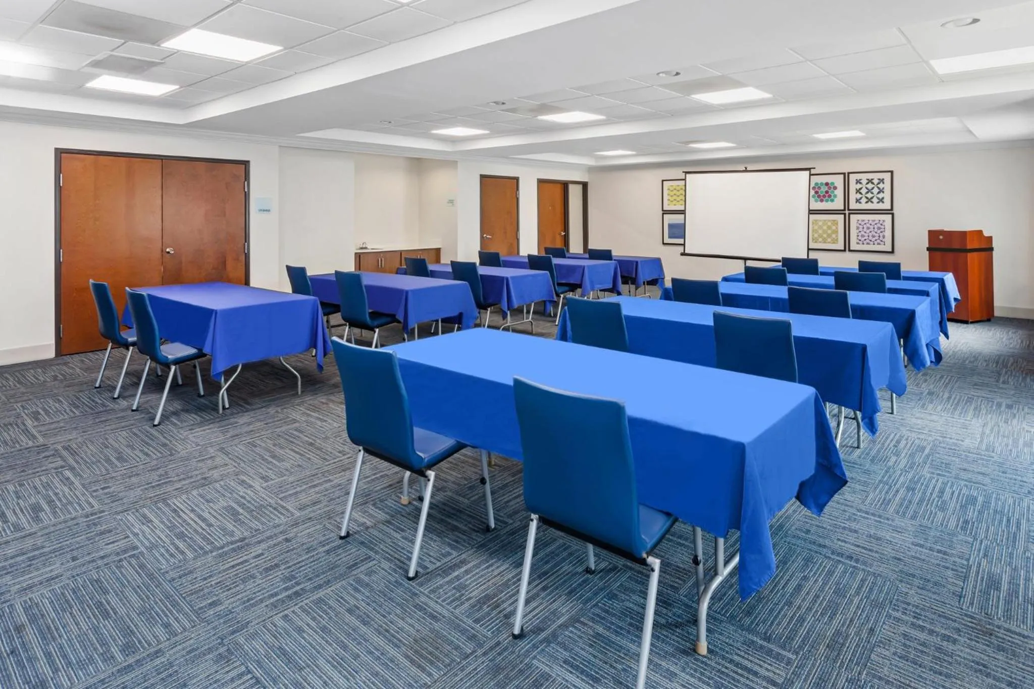 Meeting/conference room in Holiday Inn Express Hotel & Suites Chicago South Lansing by IHG